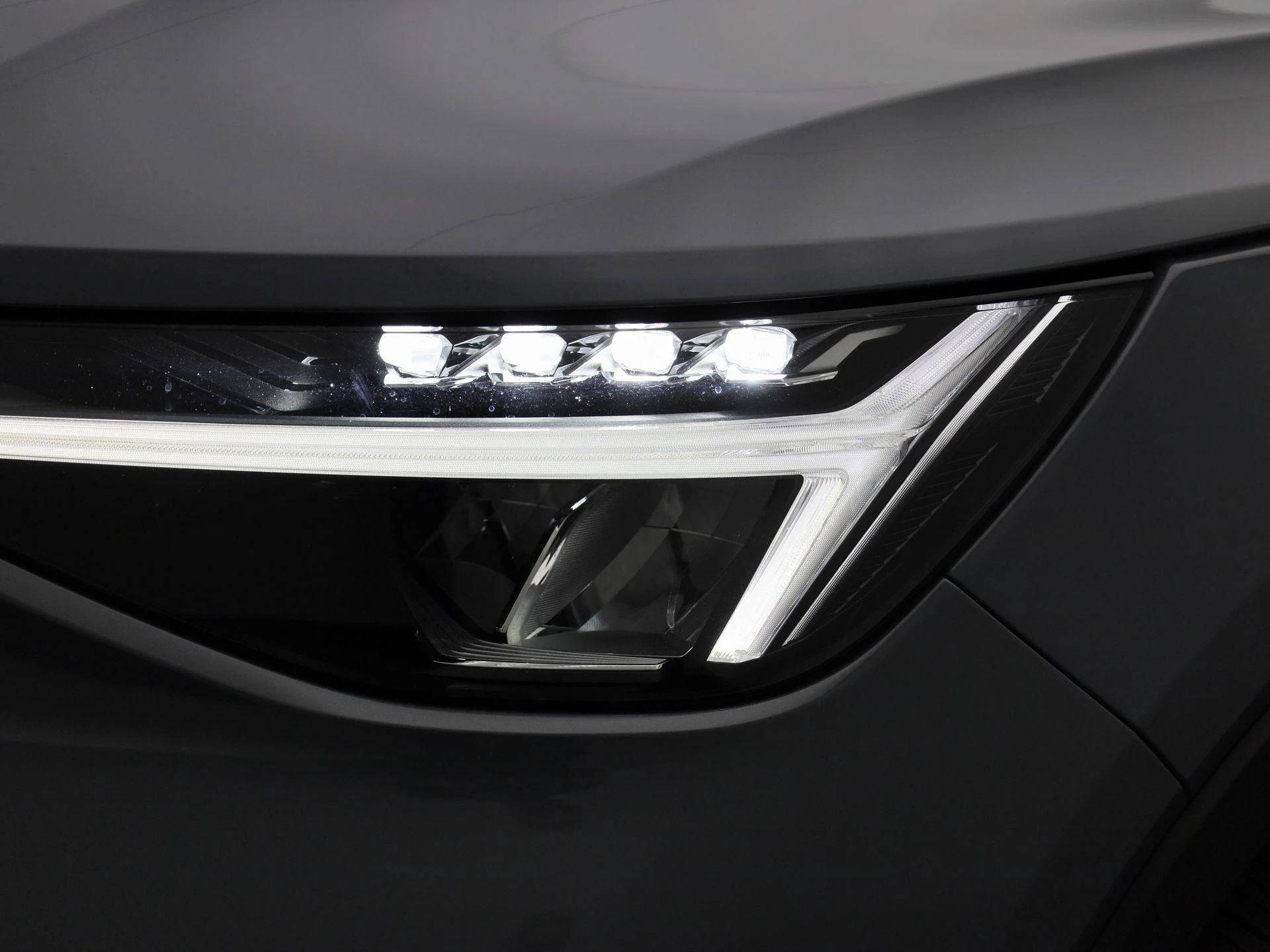 Volvo-C40-image-16