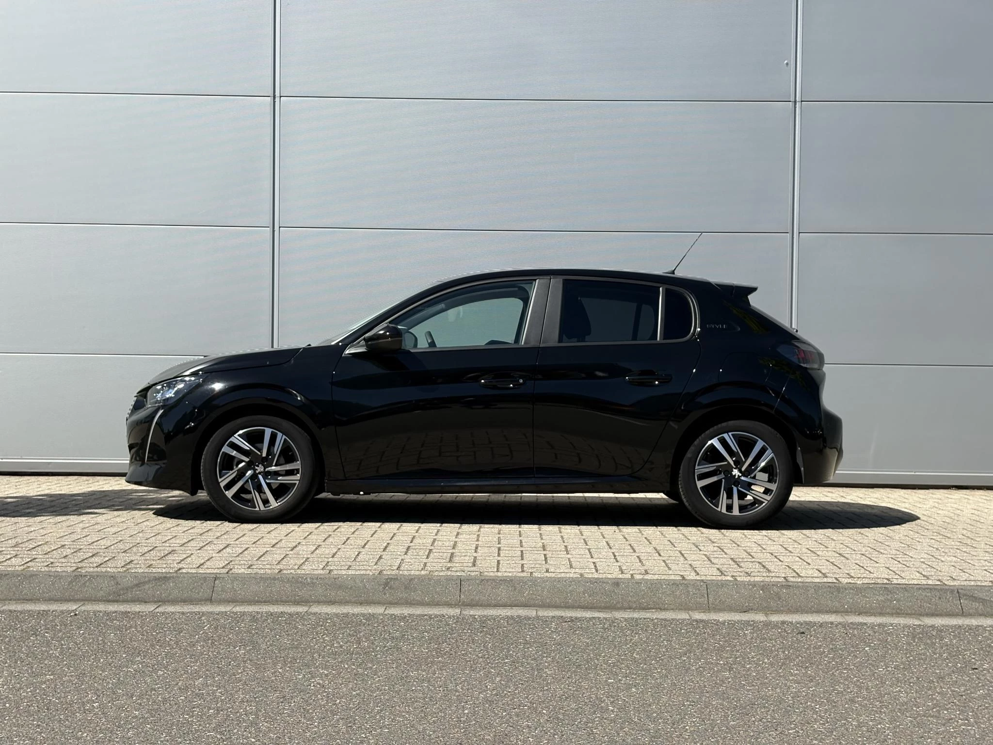 Peugeot-208-image-2