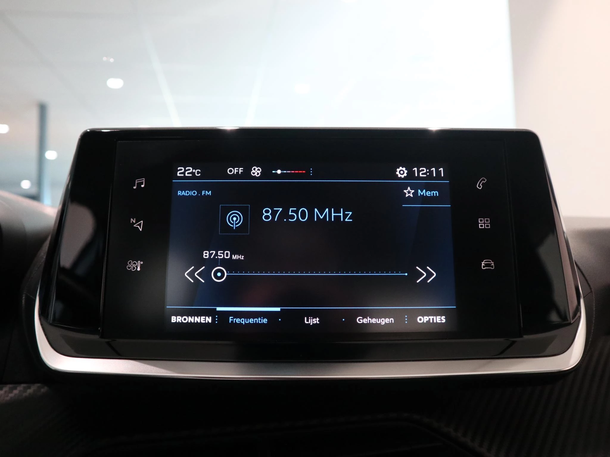 Peugeot-208-image-16