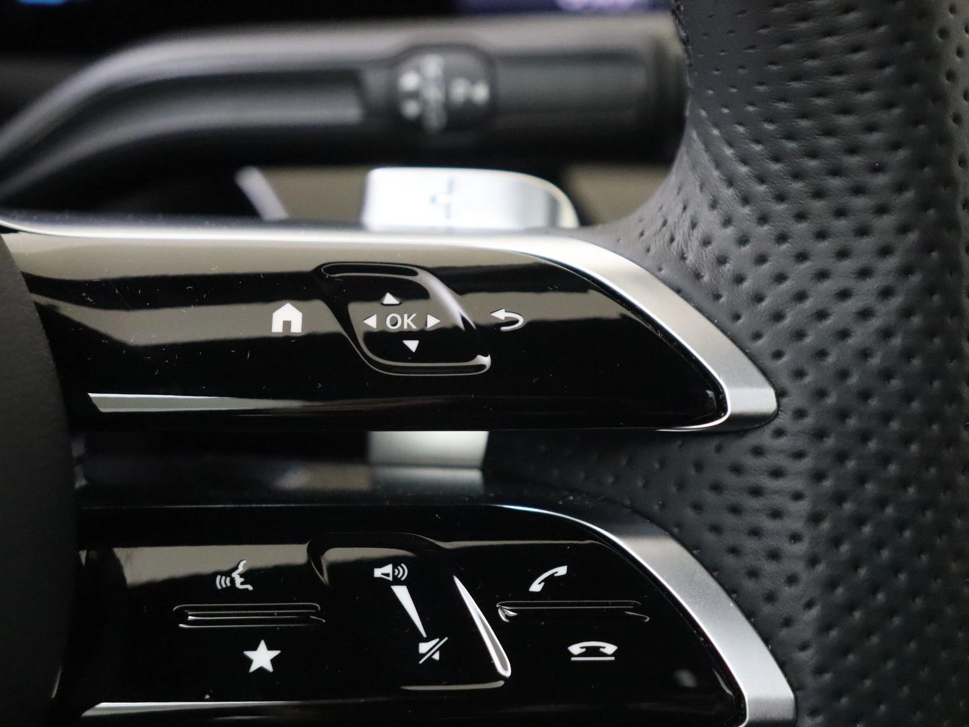 Mercedes-Benz-CLA-image-13