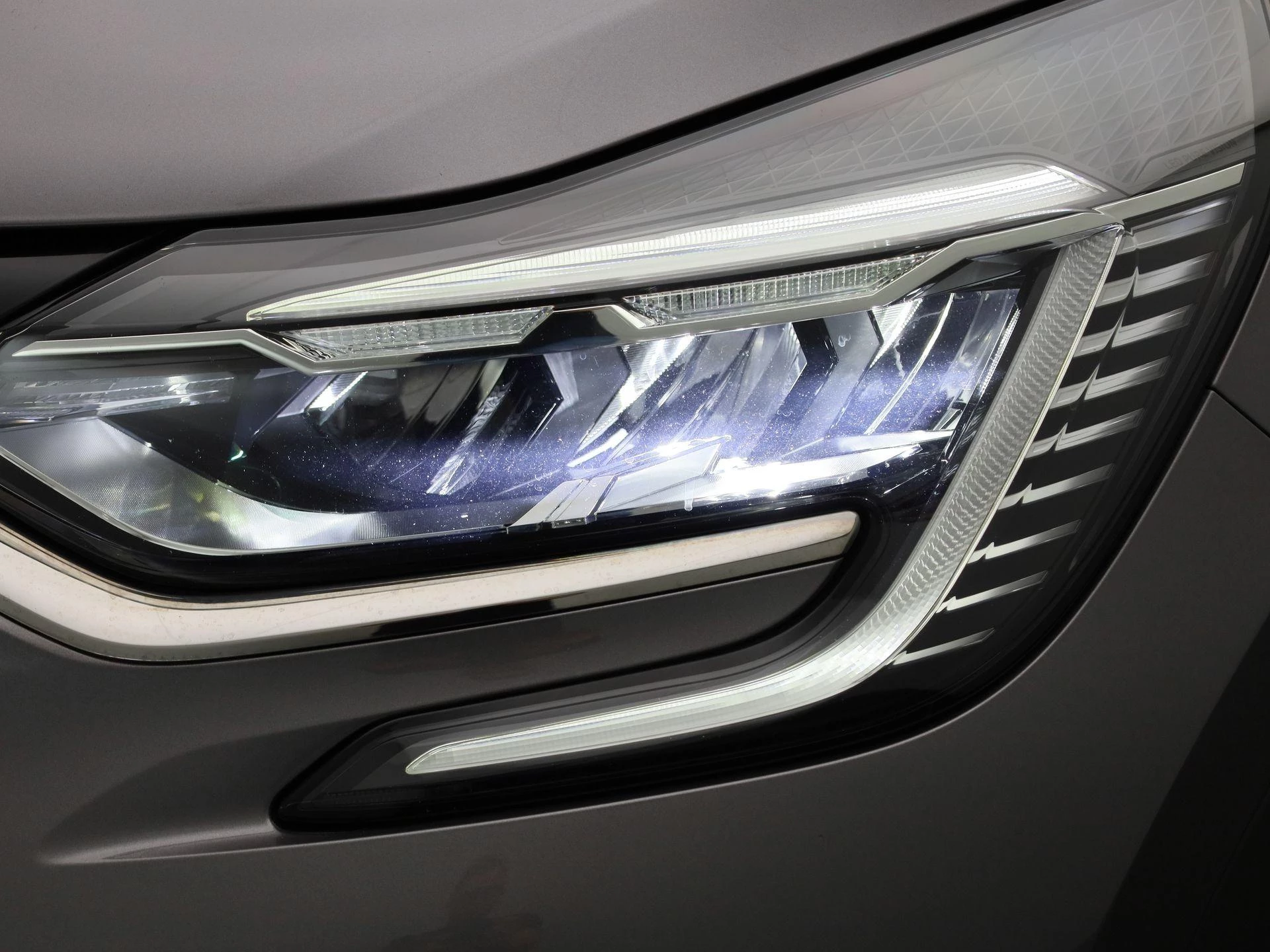 Renault Captur 1.6 E-Tech Plug-in Hybrid 160 Initiale Paris
