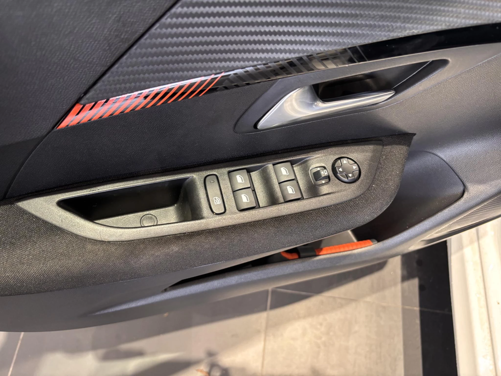 Peugeot-208-image-11