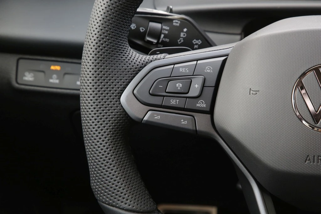 Volkswagen-T-Roc-image-18