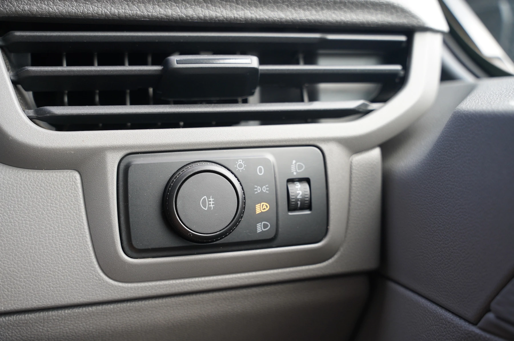 Volkswagen-Transporter-image-20