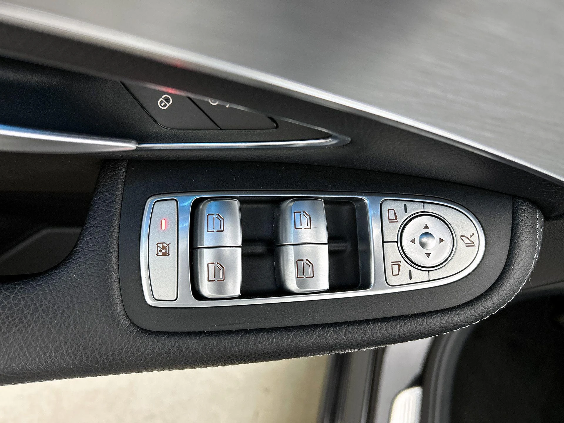 Mercedes-Benz-C-Klasse-image-33