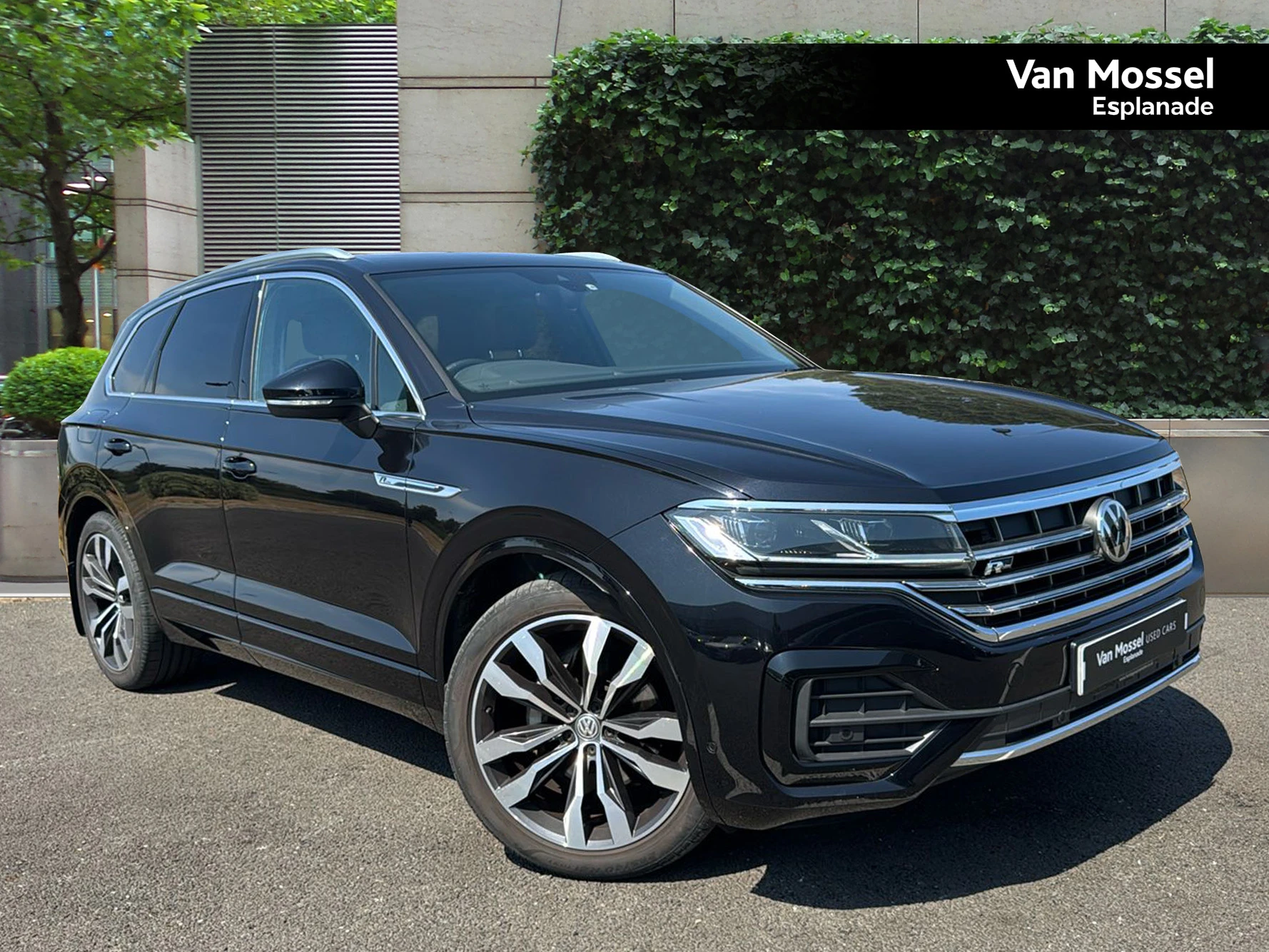 Volkswagen-Touareg-image-0