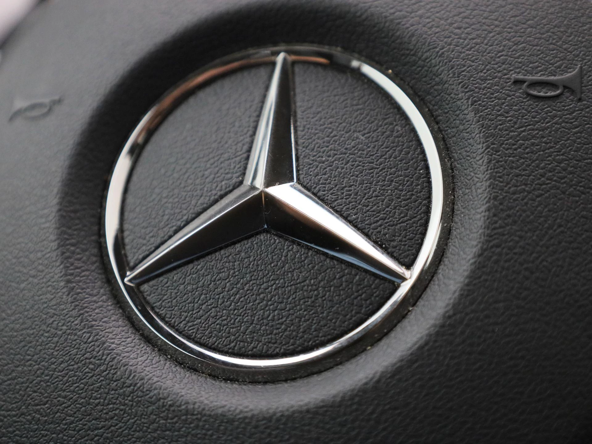 Mercedes-Benz-GLB-image-28