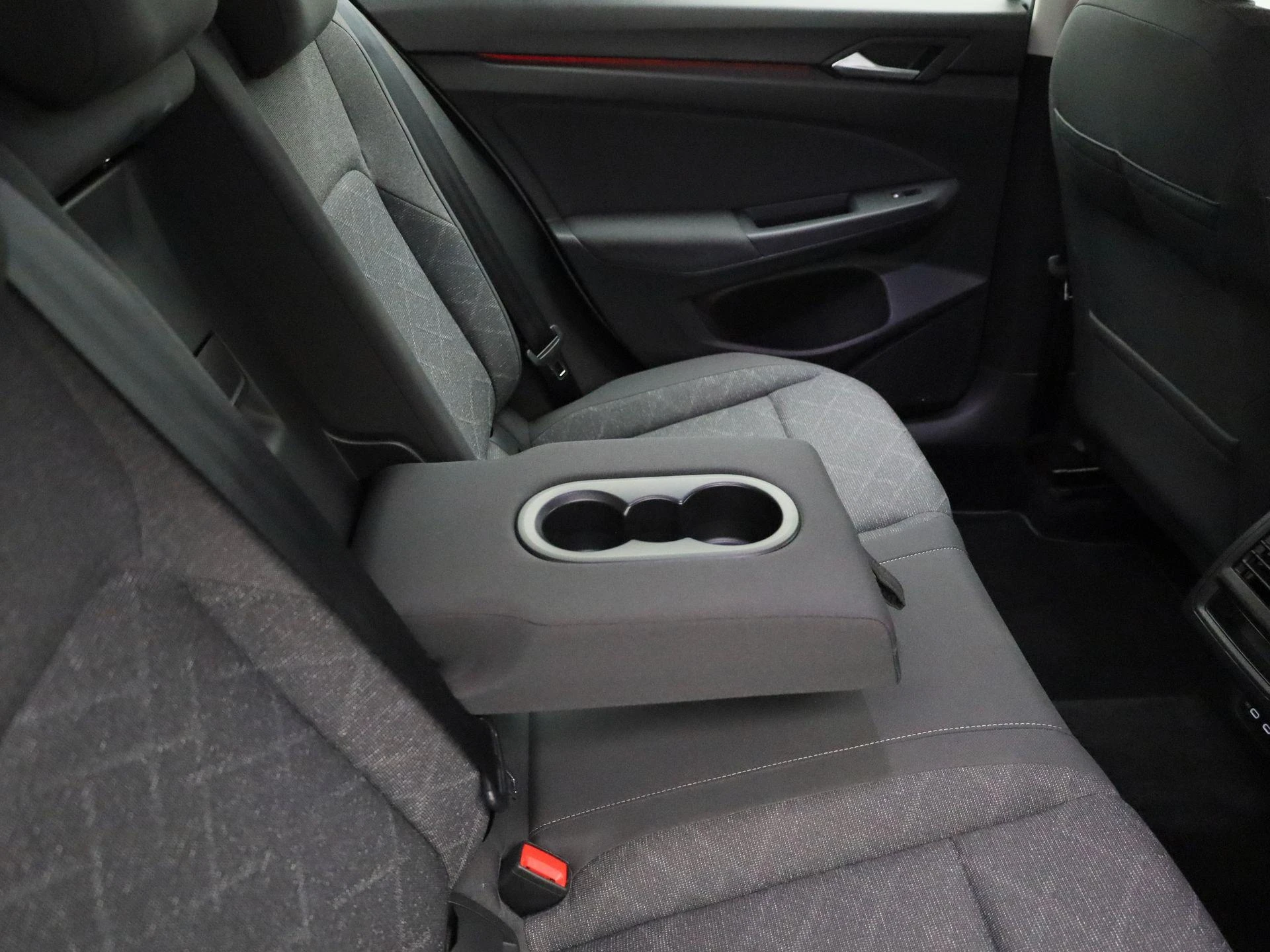 Volkswagen-Golf-image-32