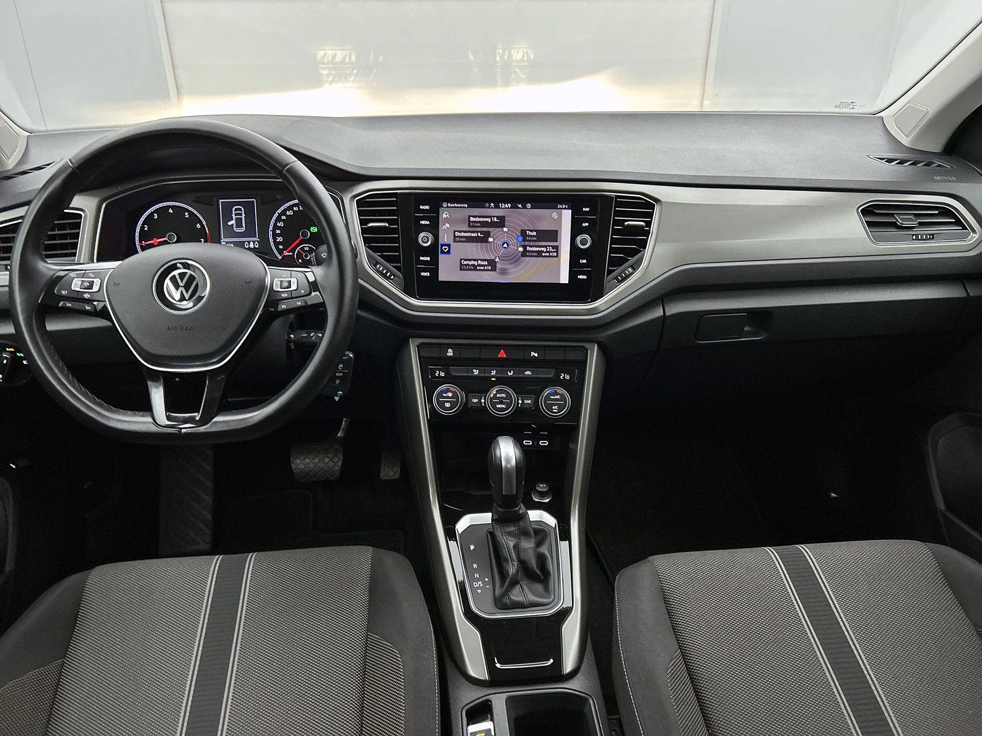 Volkswagen-T-Roc-image-19