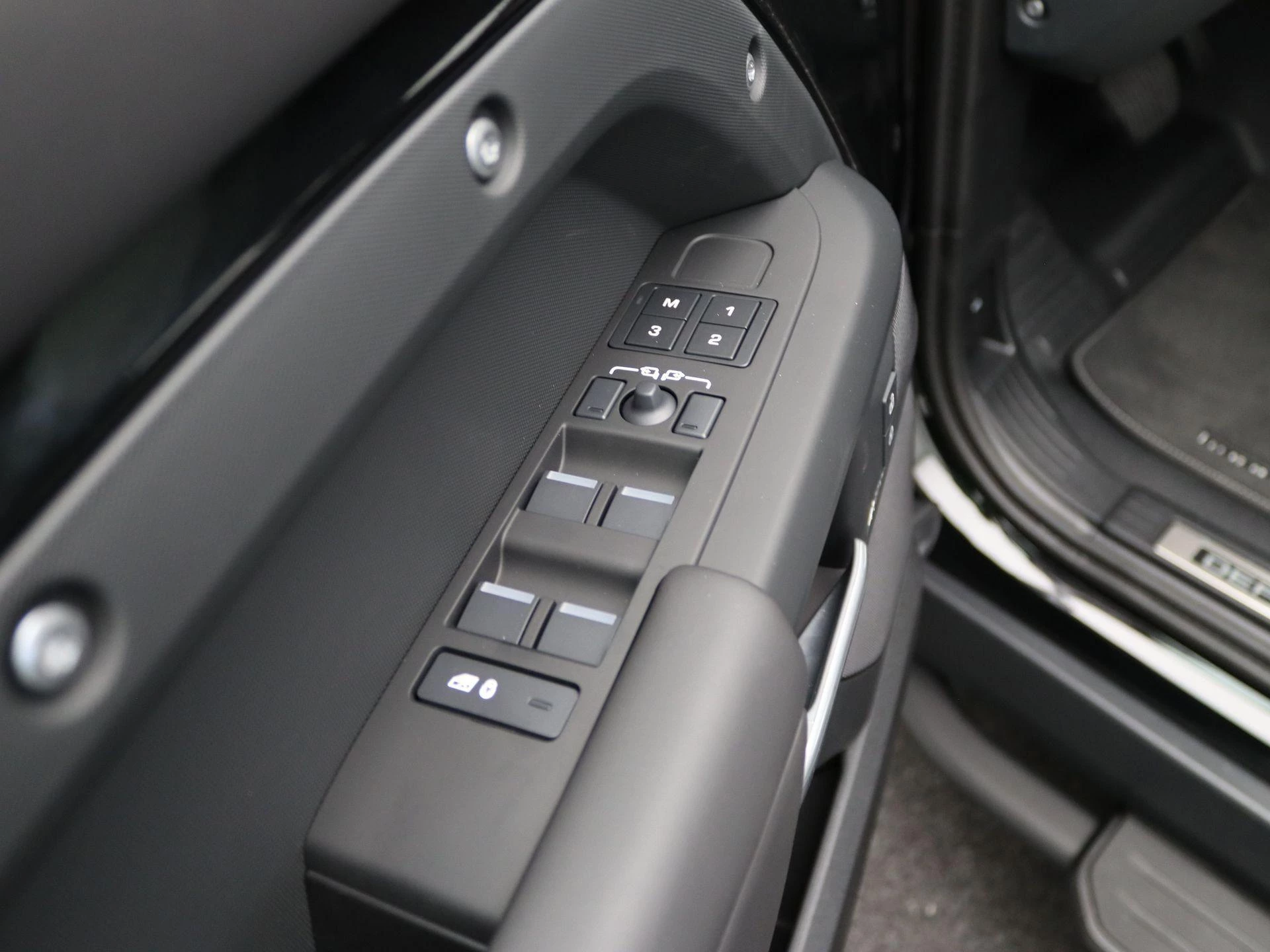 Land Rover-Defender-image-22