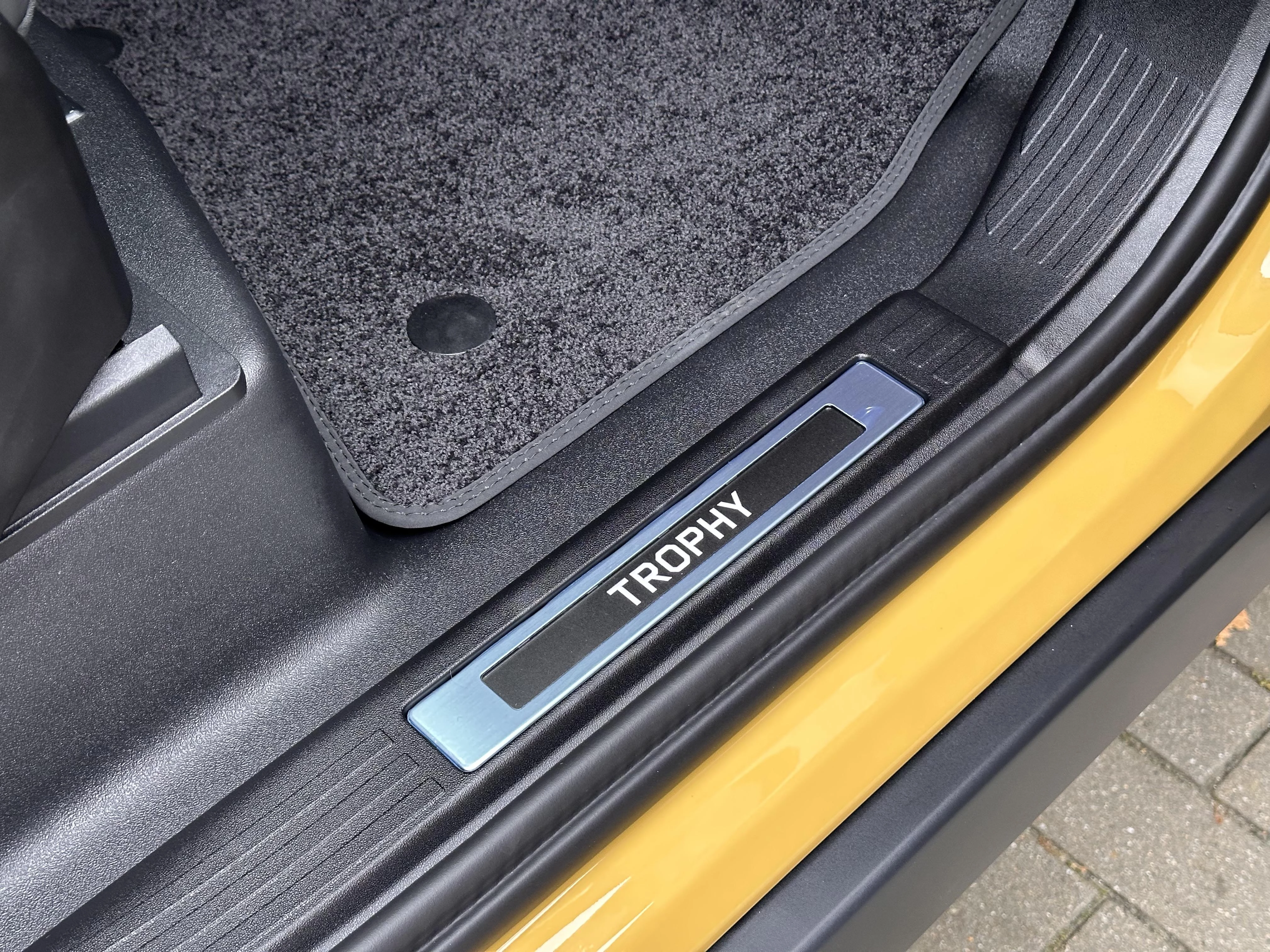 Land Rover-Defender-image-31