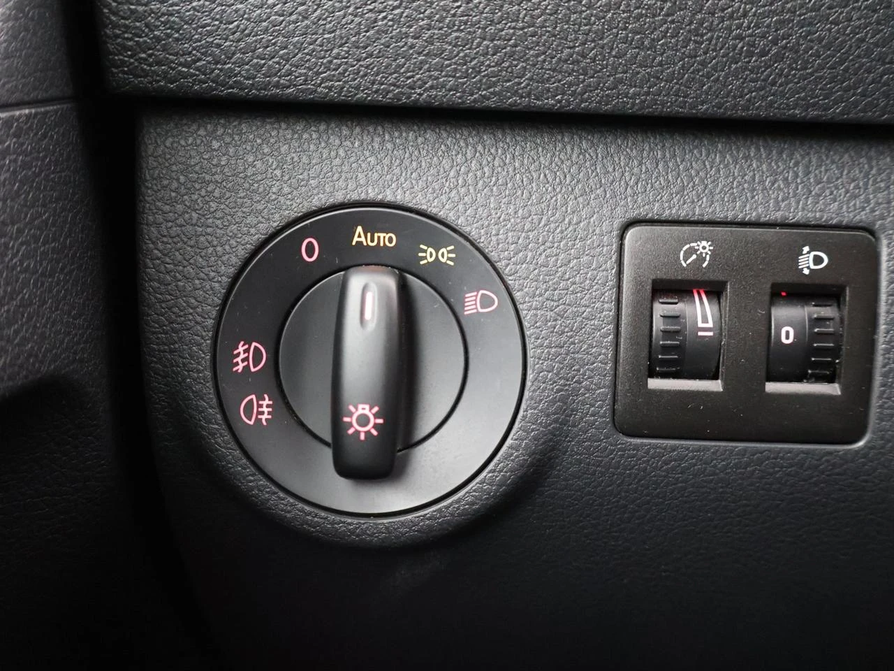 Volkswagen-Caddy-image-7