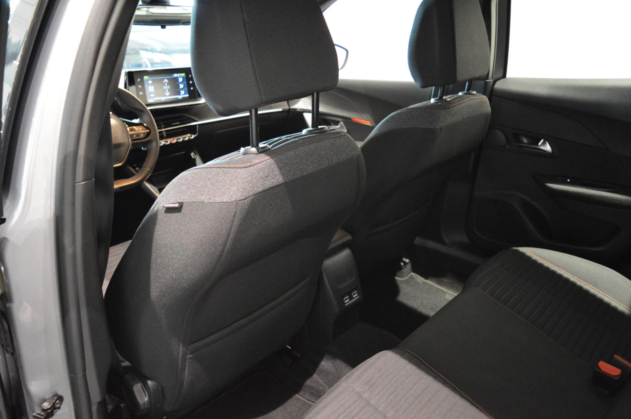 Peugeot-e-2008-image-10