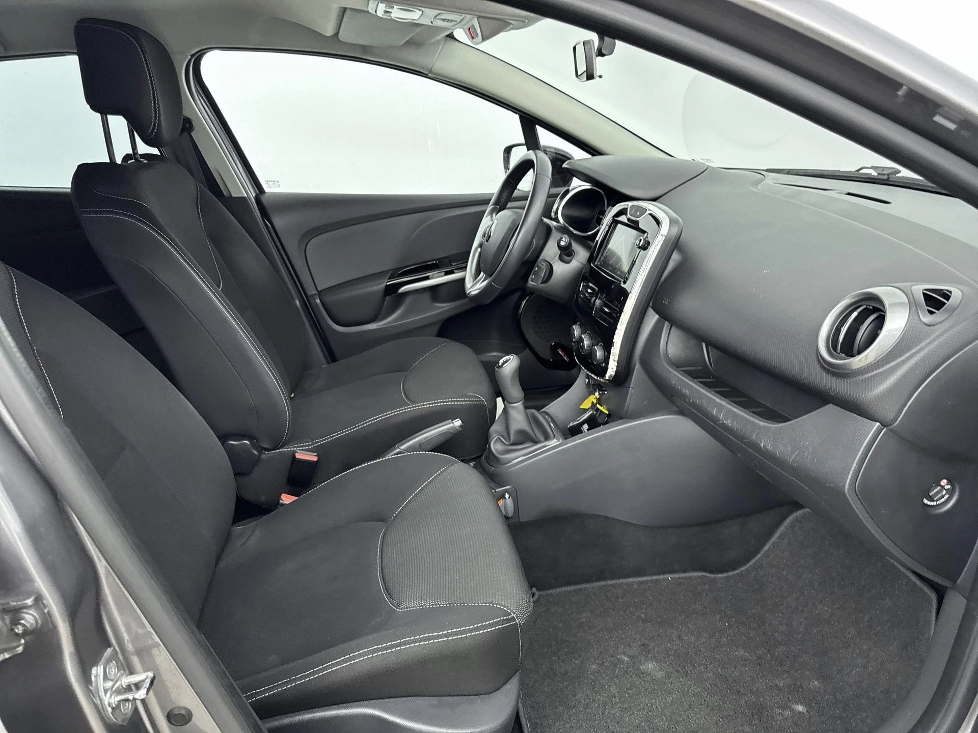 Renault-Clio-image-23