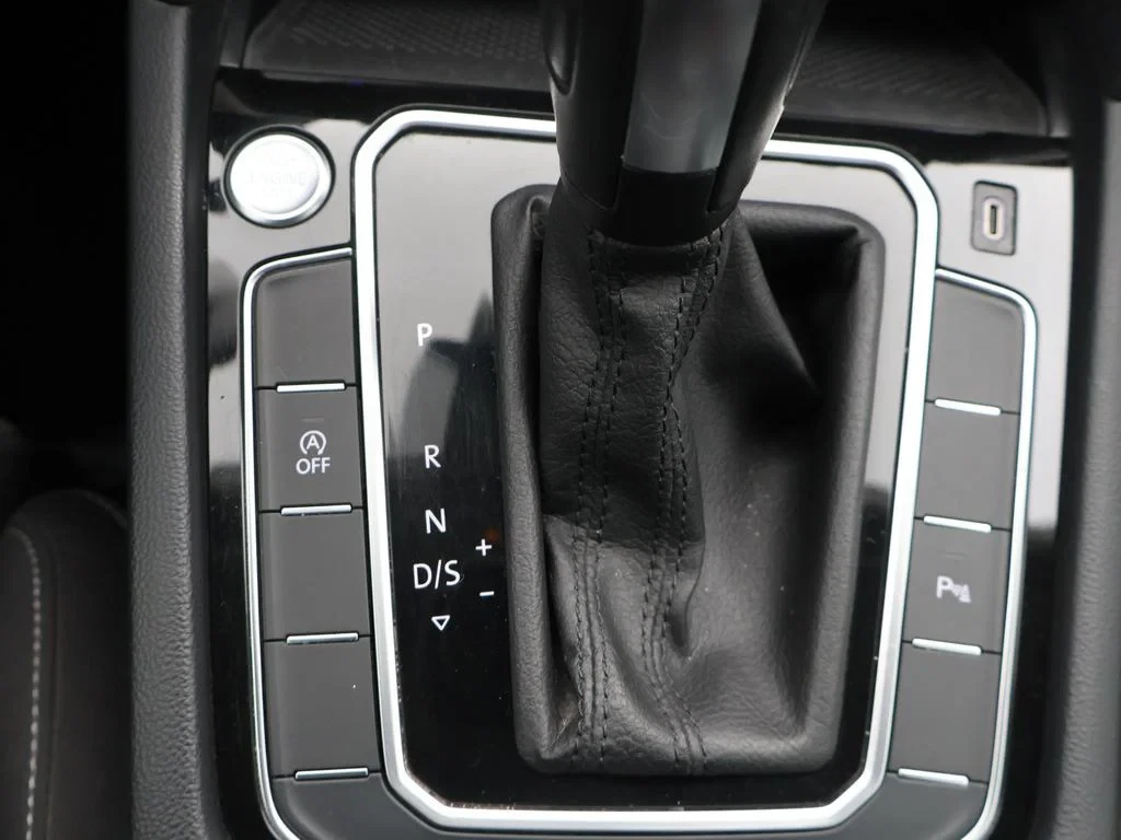 Volkswagen-Passat-image-25