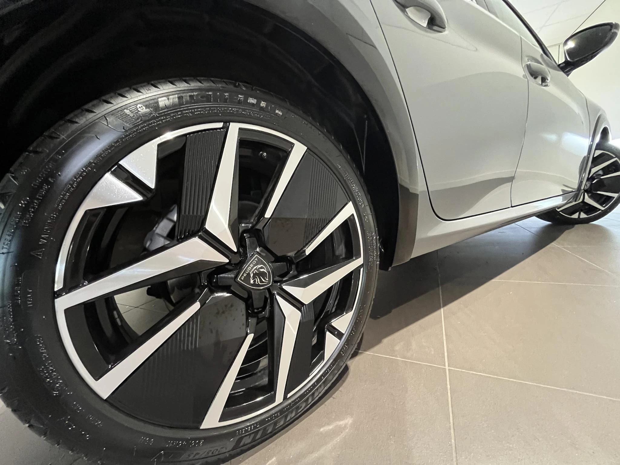 Peugeot 208 1.2 Hybrid 110 e-DCS6 GT