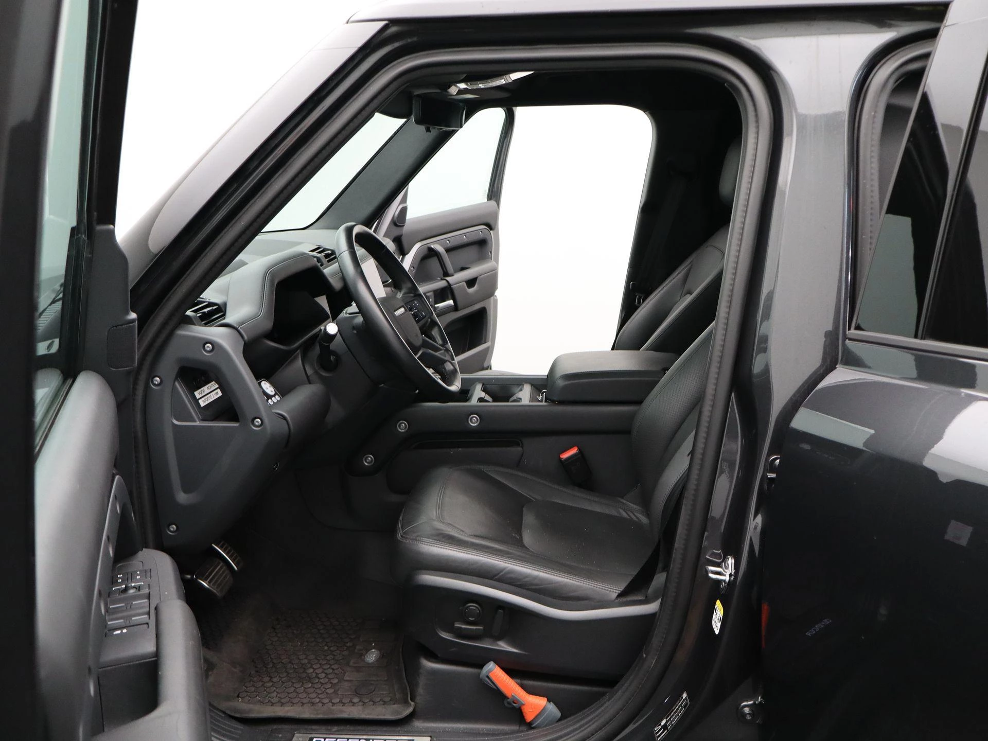 Land Rover-Defender-image-11