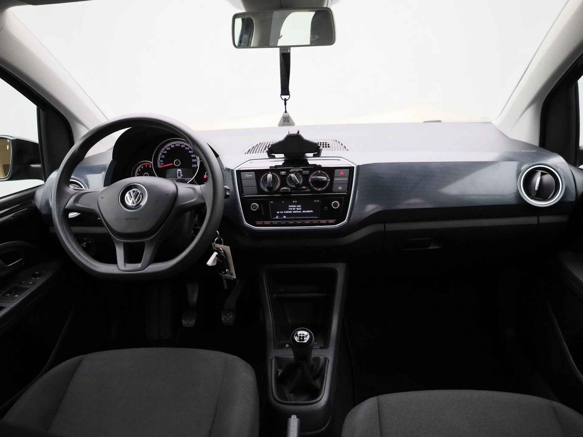 Volkswagen-up!-image-25