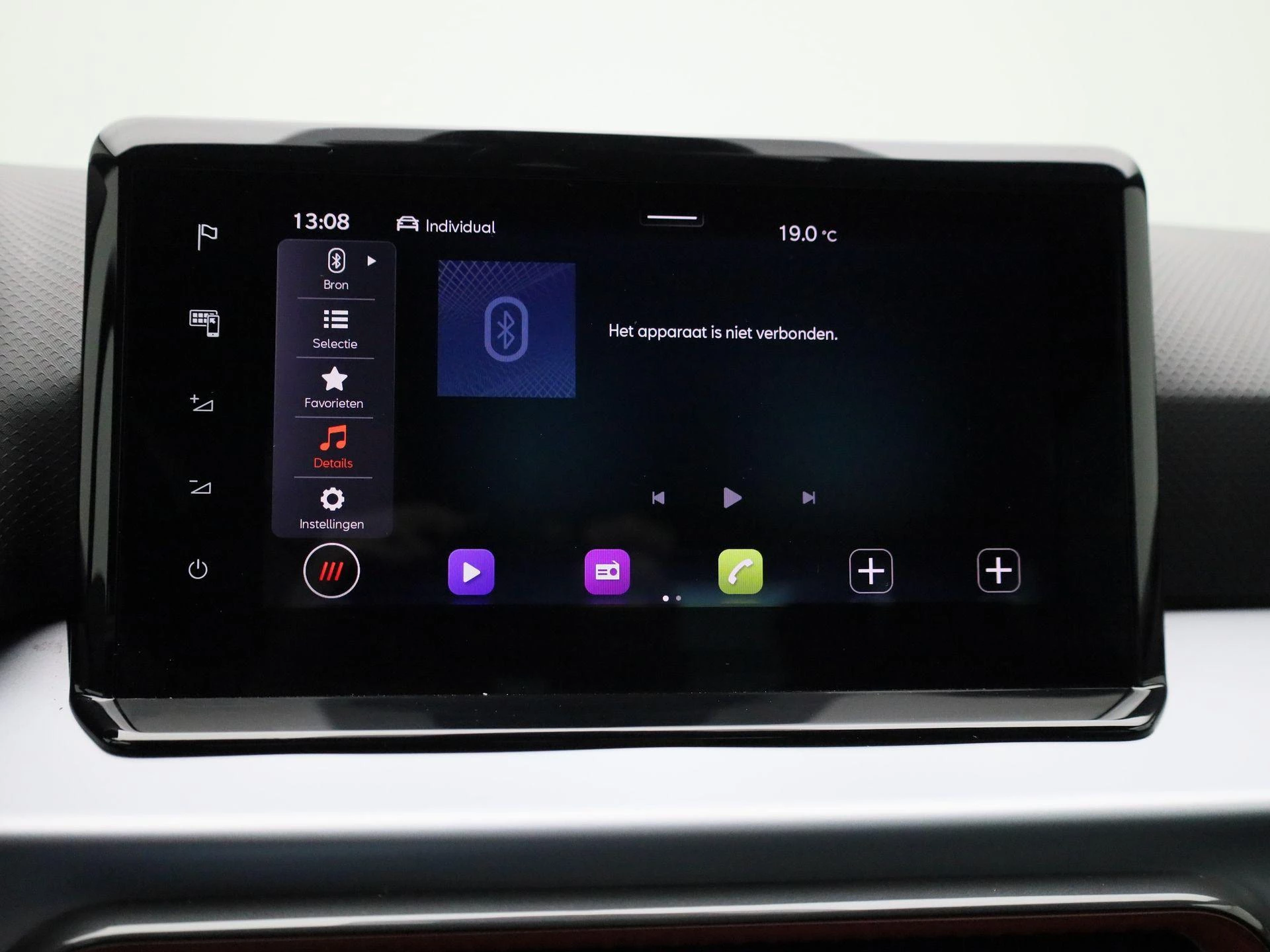 SEAT-Arona-image-15