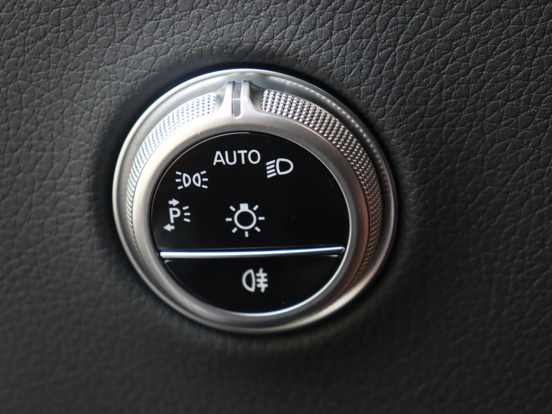 Mercedes-Benz-GLC-image-24