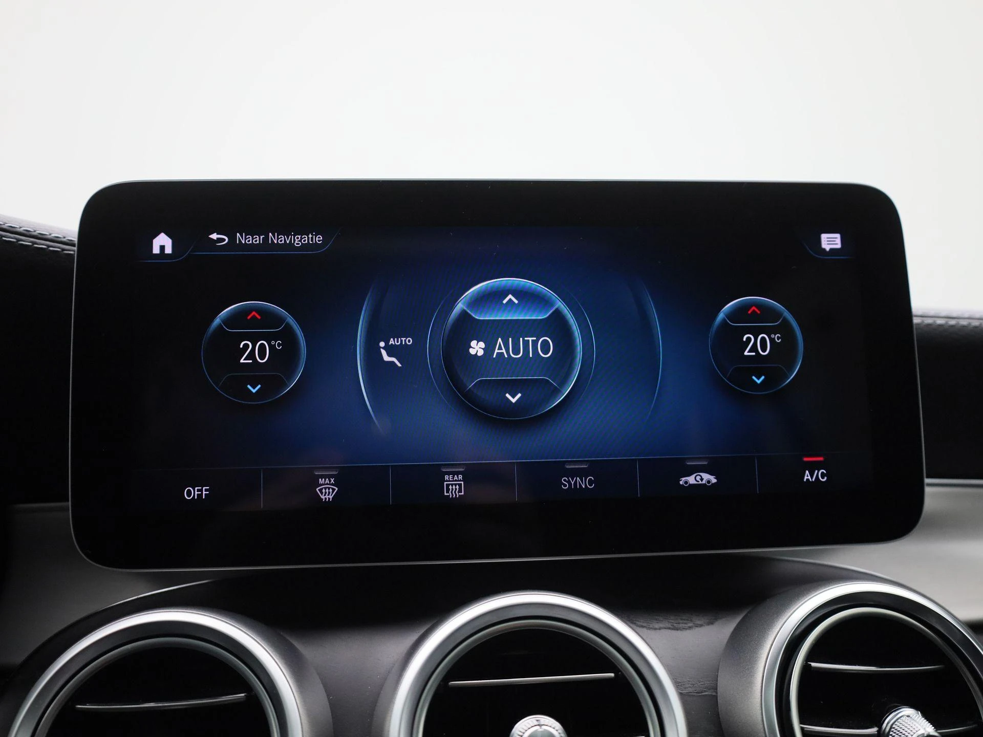 Mercedes-Benz-GLC-image-17