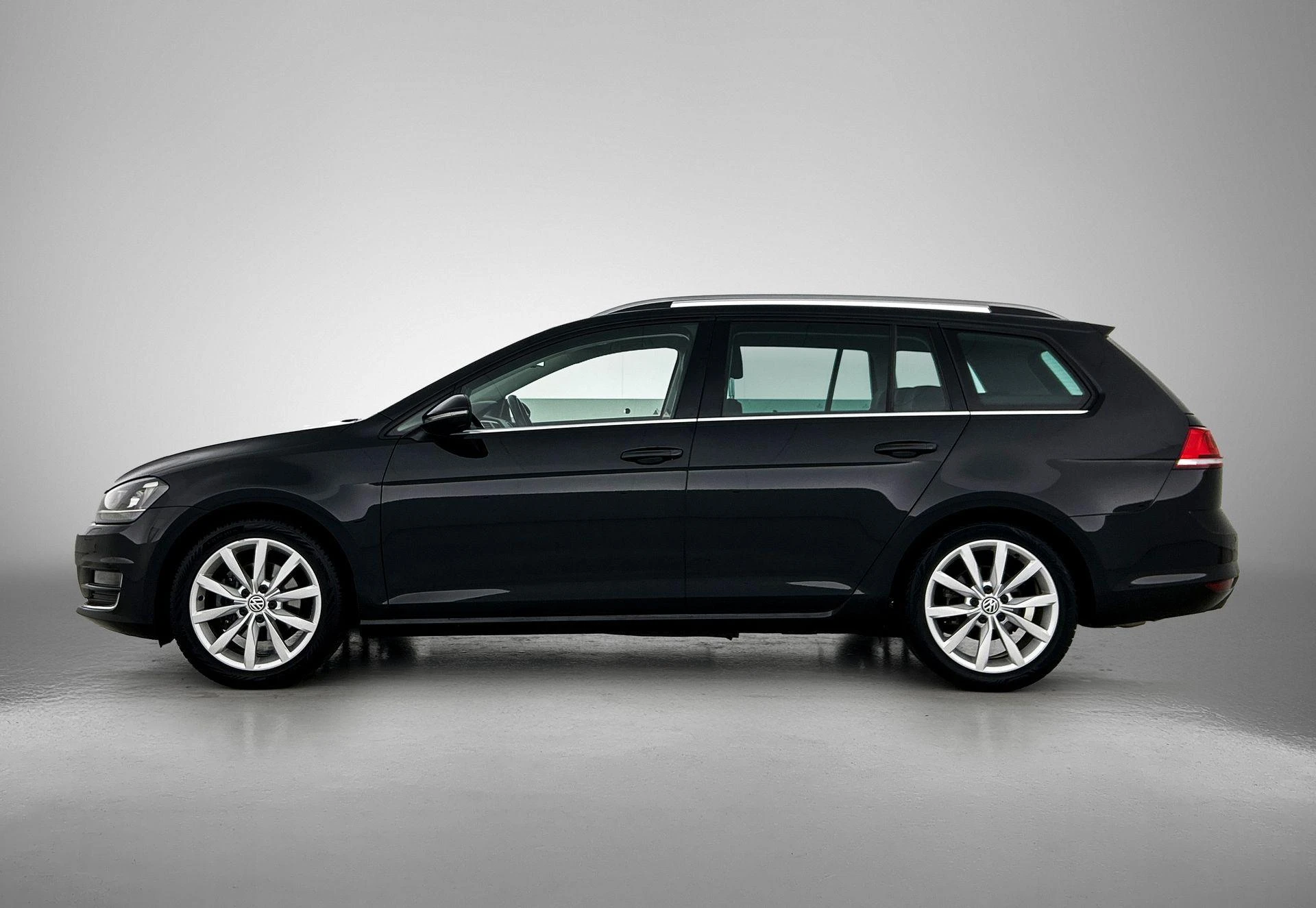 Volkswagen-Golf-image-1