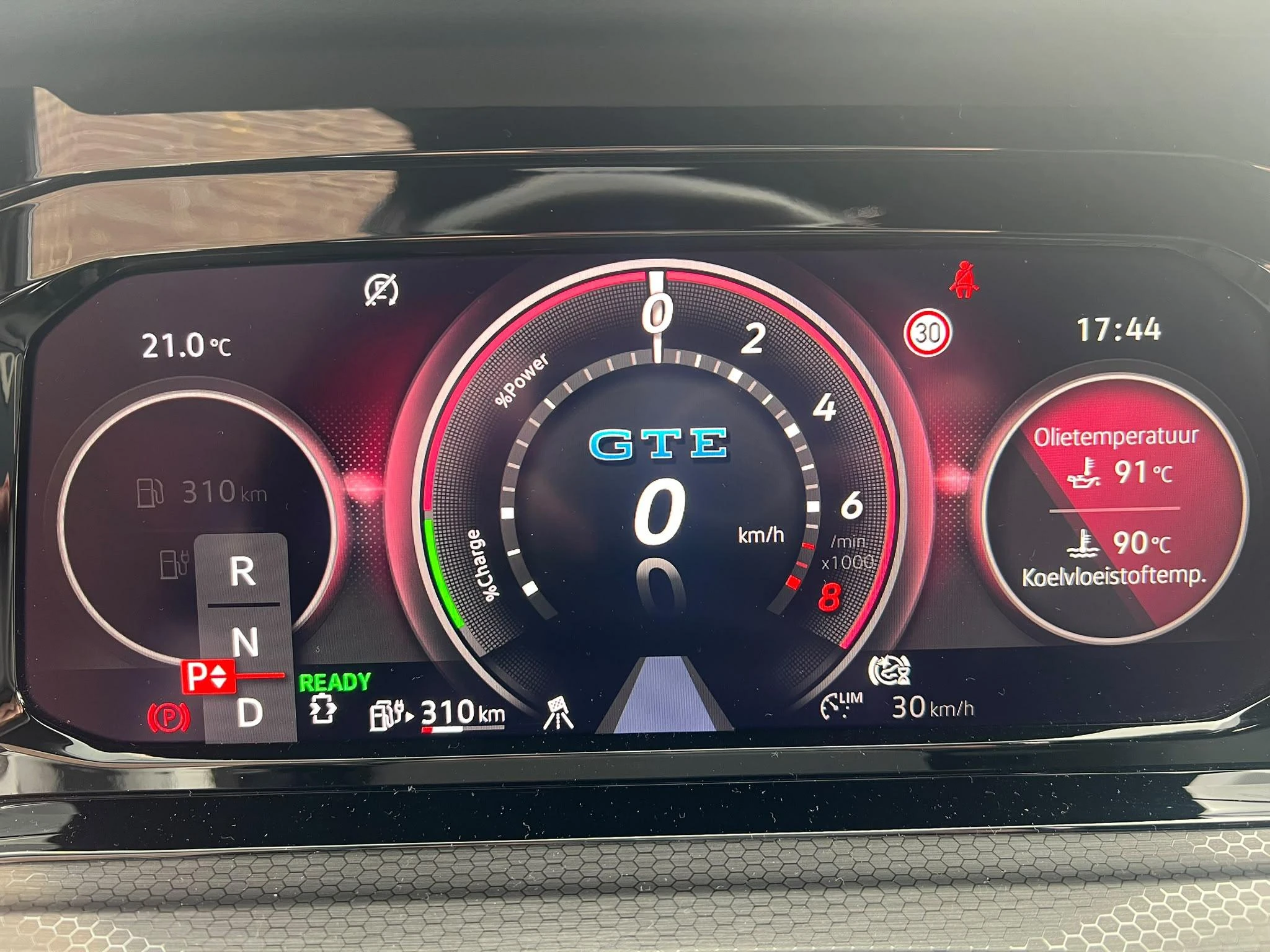 Volkswagen-Golf-image-3