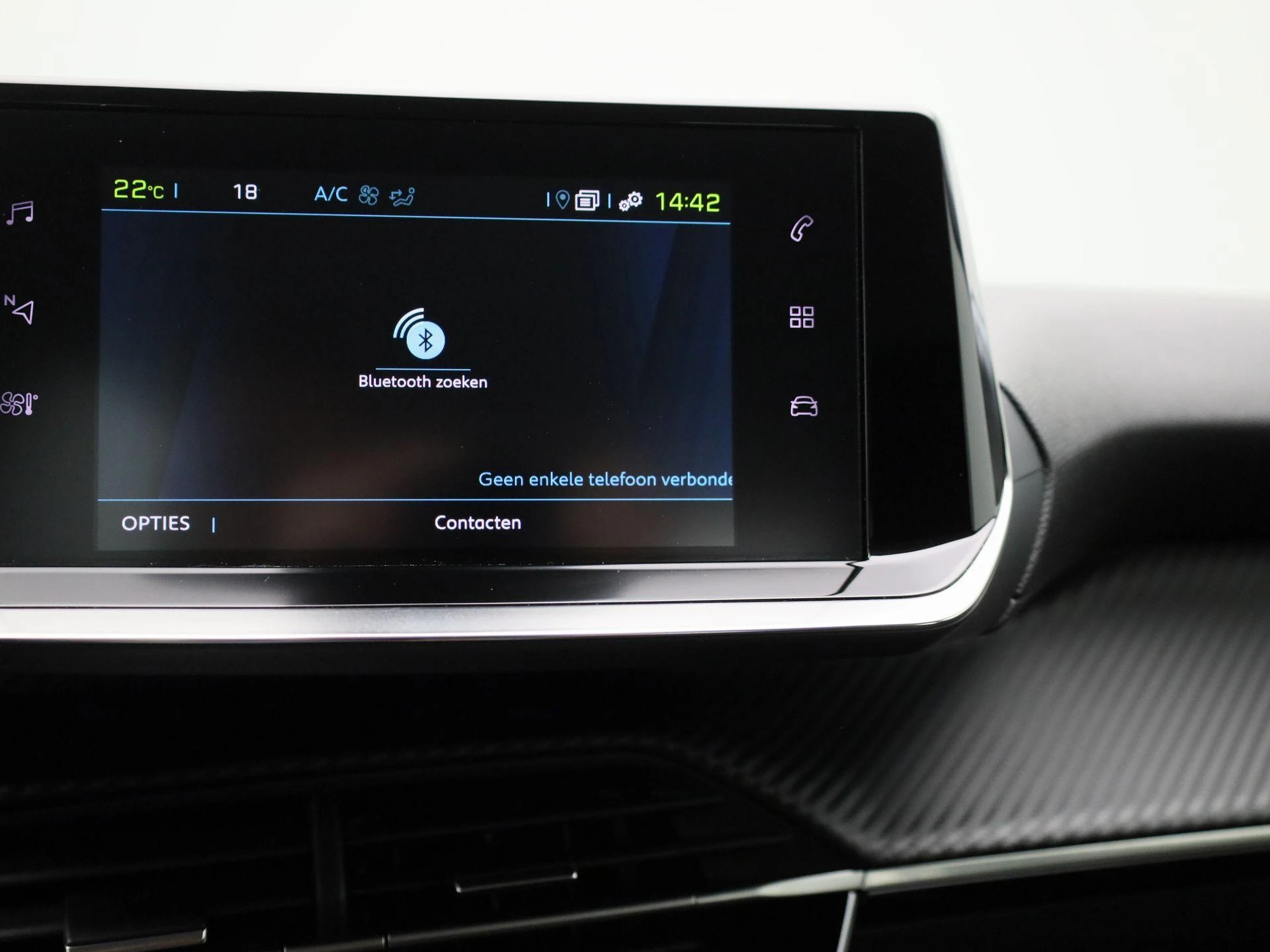 Peugeot-e-208-image-19