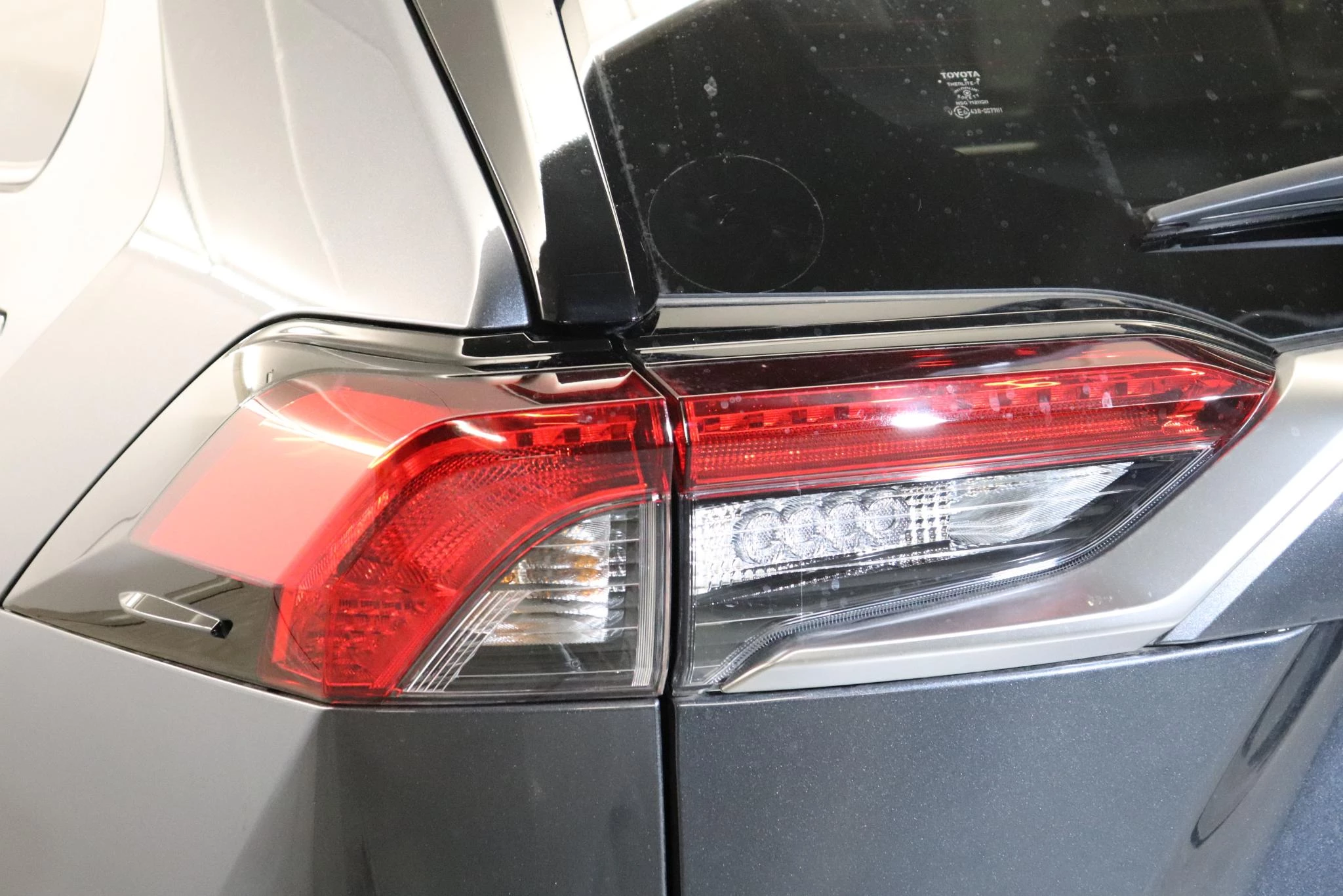 Toyota RAV4 2.5 PHEV AWD e-CVT PREMIUM Plus