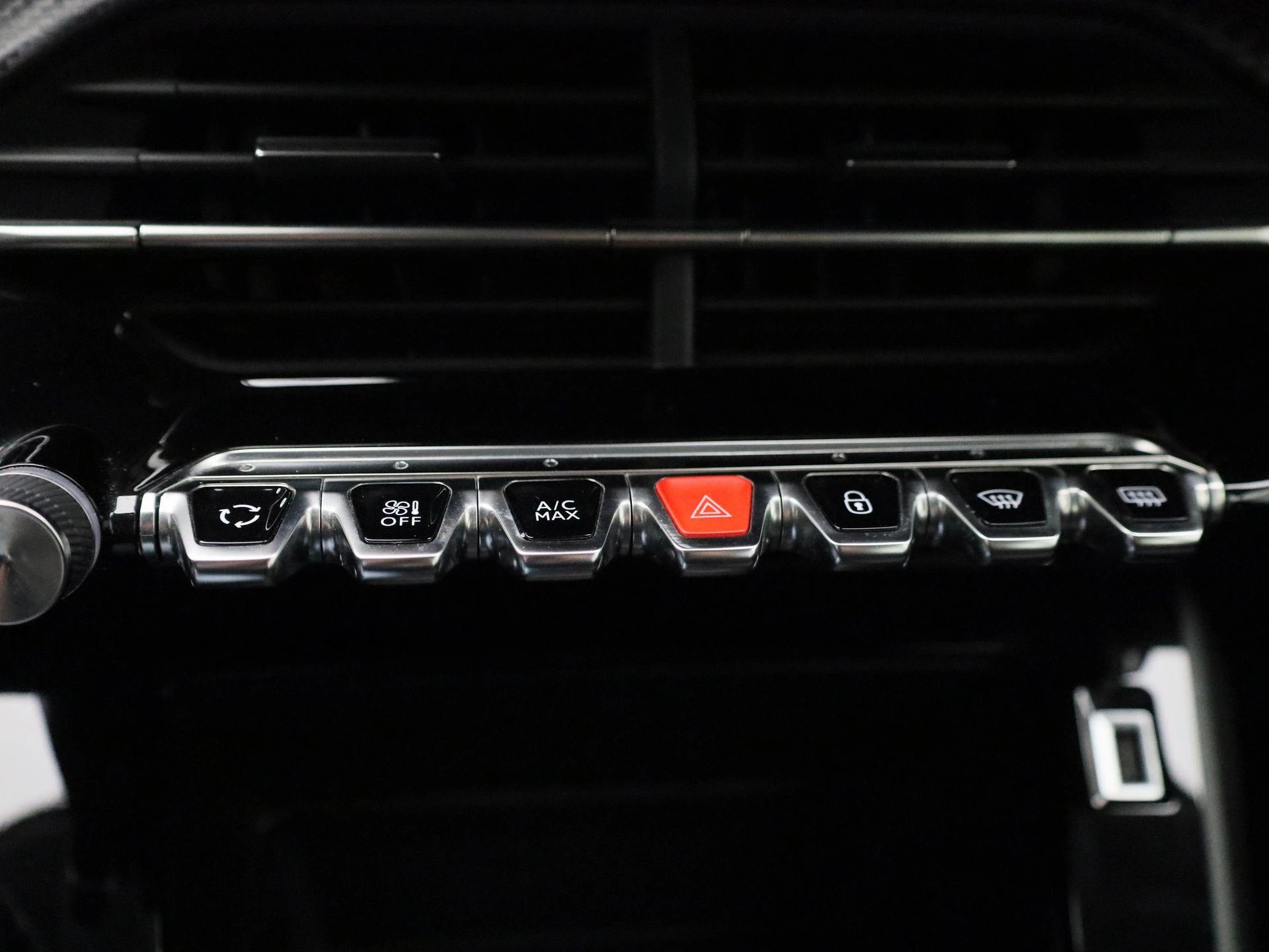 Peugeot-208-image-18