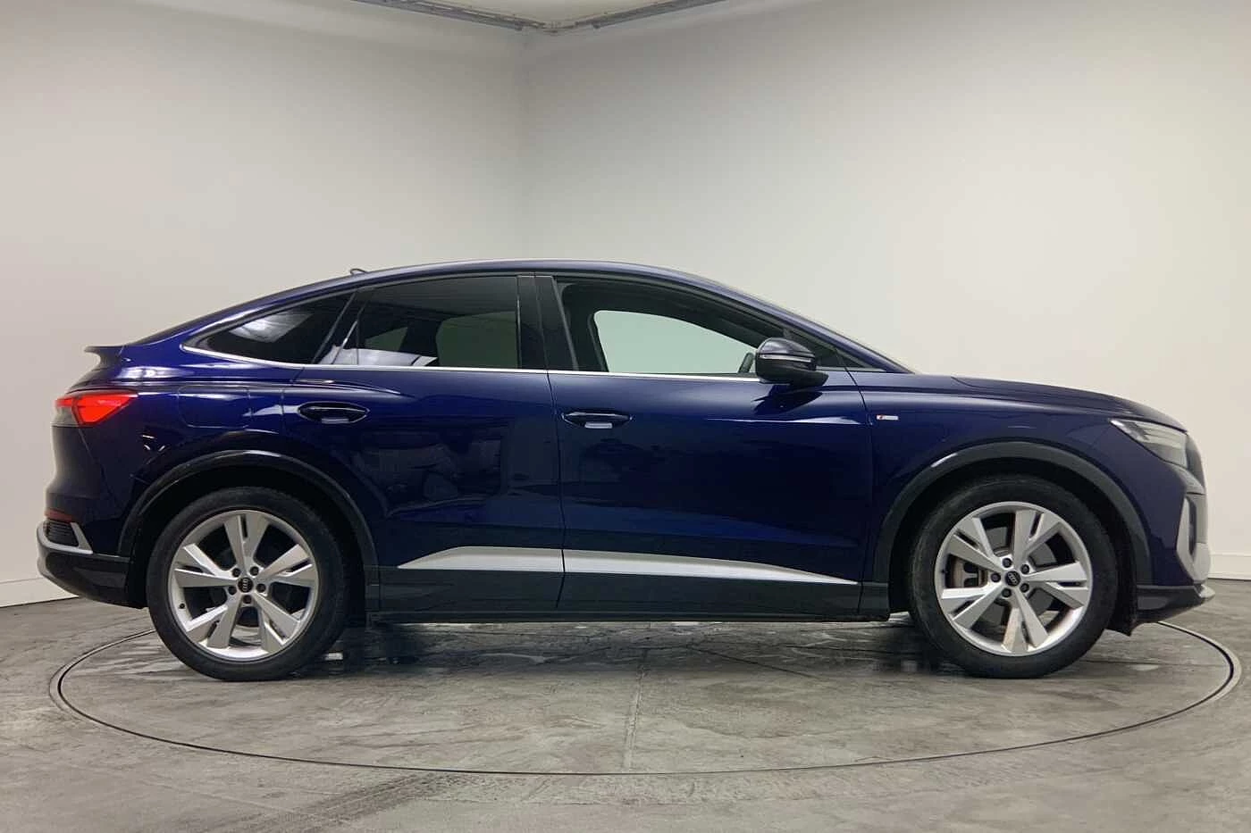 Audi-Q4 Sportback e-tron-image-3