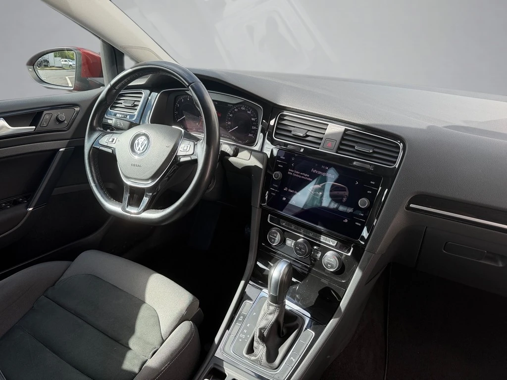 Volkswagen-Golf-image-11