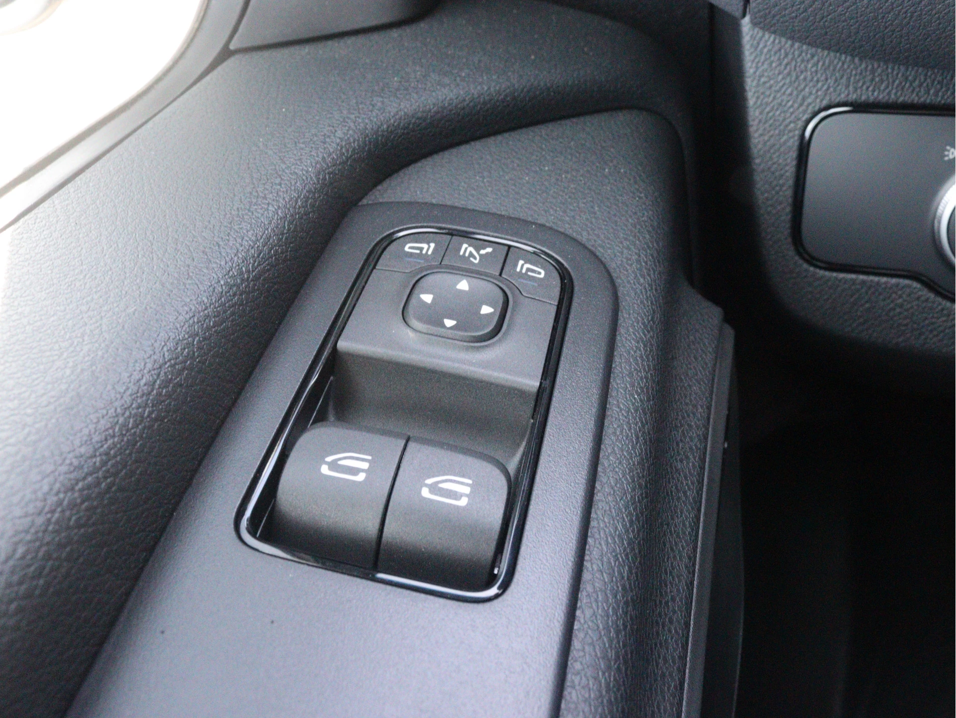 Mercedes-Benz-Sprinter-image-4