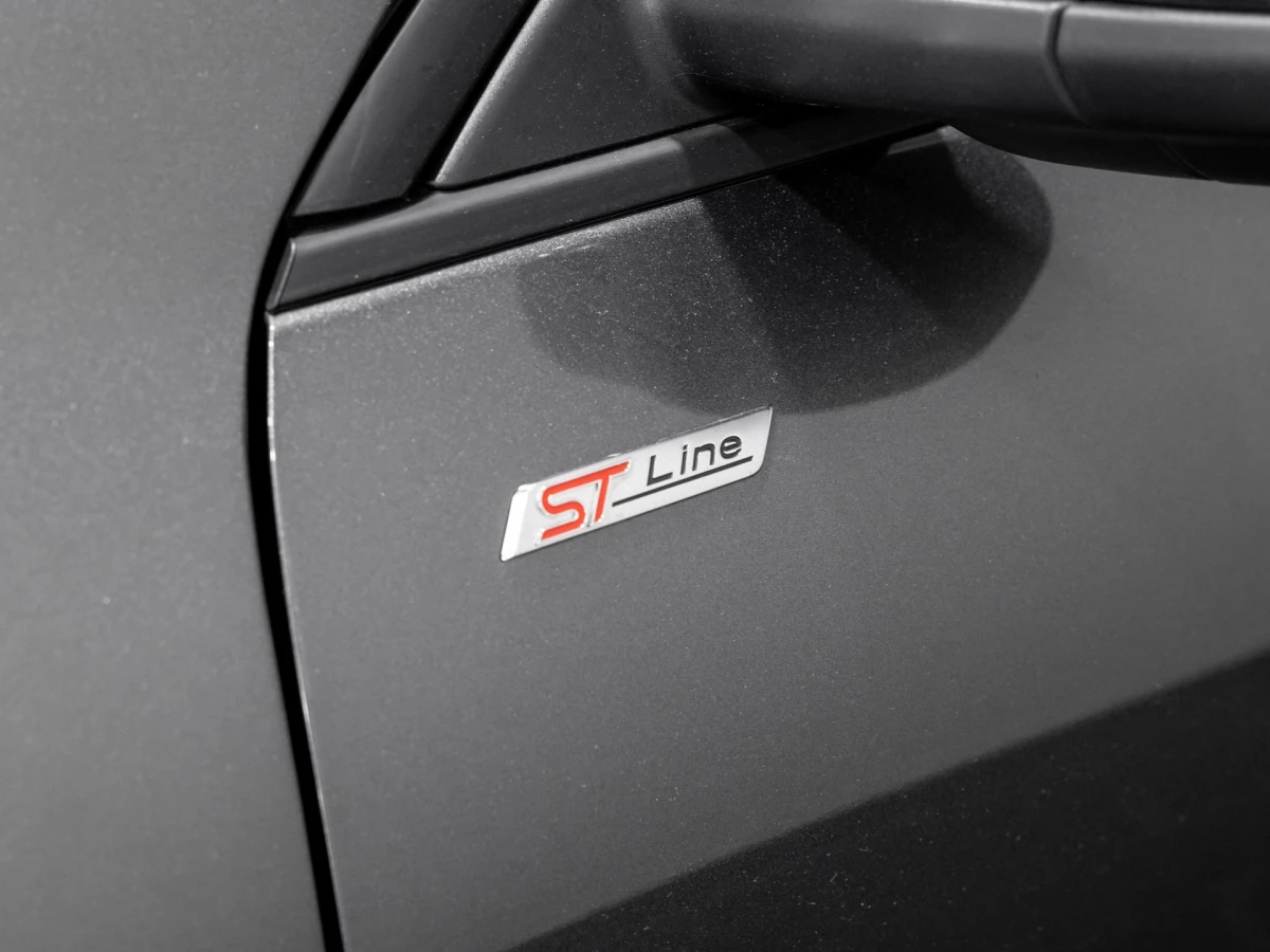 Ford Kuga ST-Line X*PANO*AHK*KAM*ACC*NAVI*SOUND-SYS. LED Pano SHZ 4xSHZ