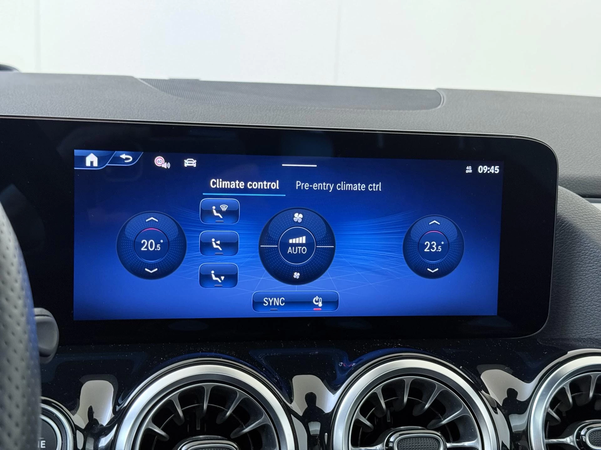 Mercedes-Benz-GLA-image-20