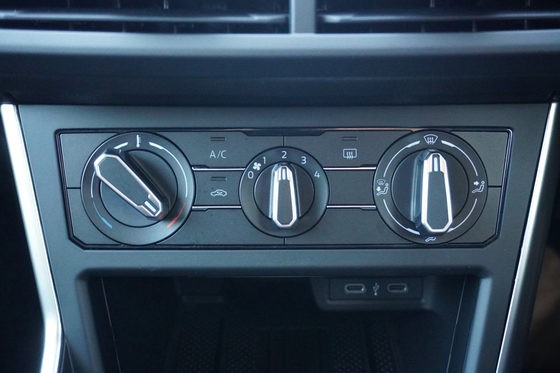 Volkswagen-Polo-image-35