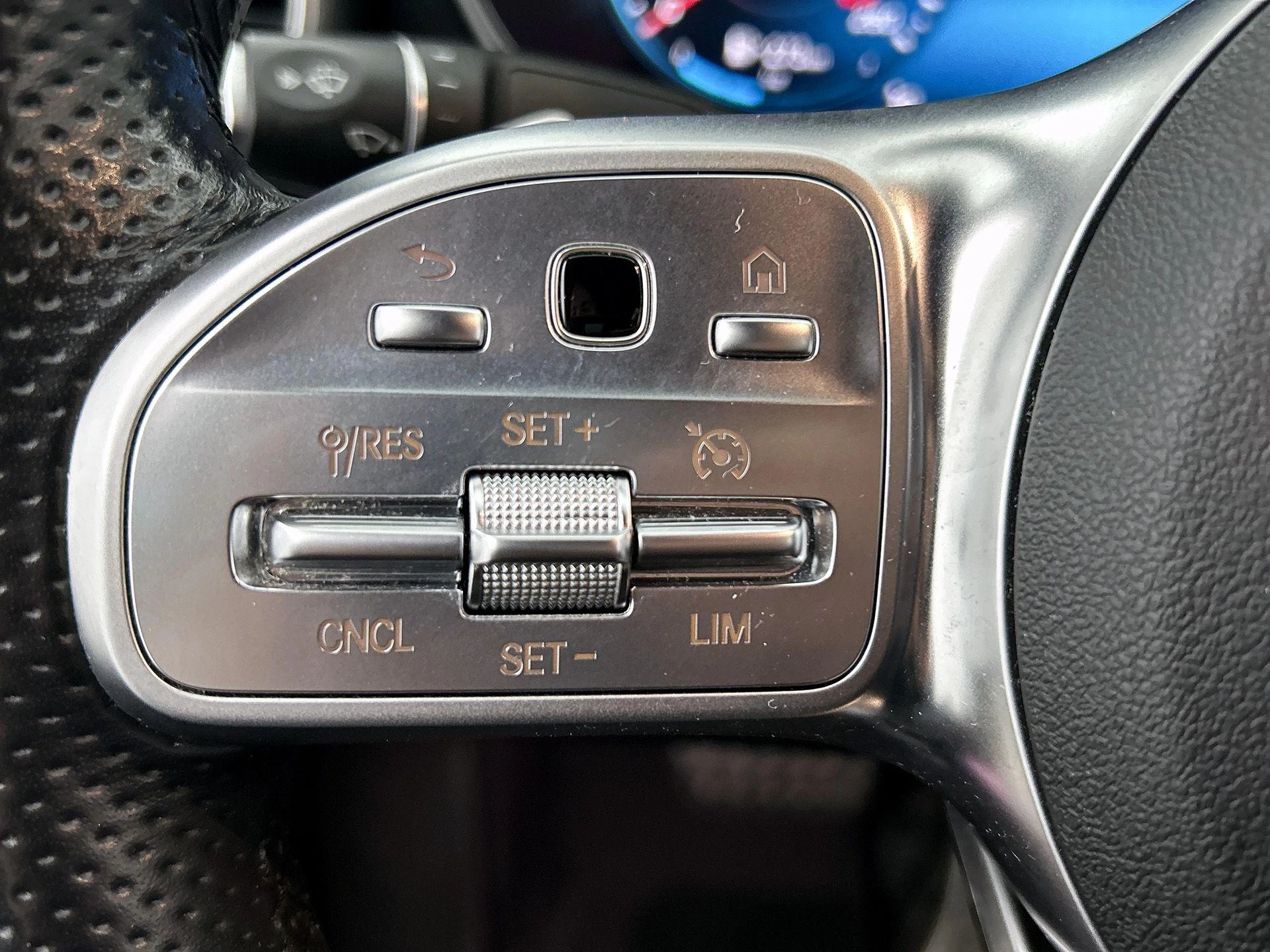 Mercedes-Benz-C-Klasse-image-28
