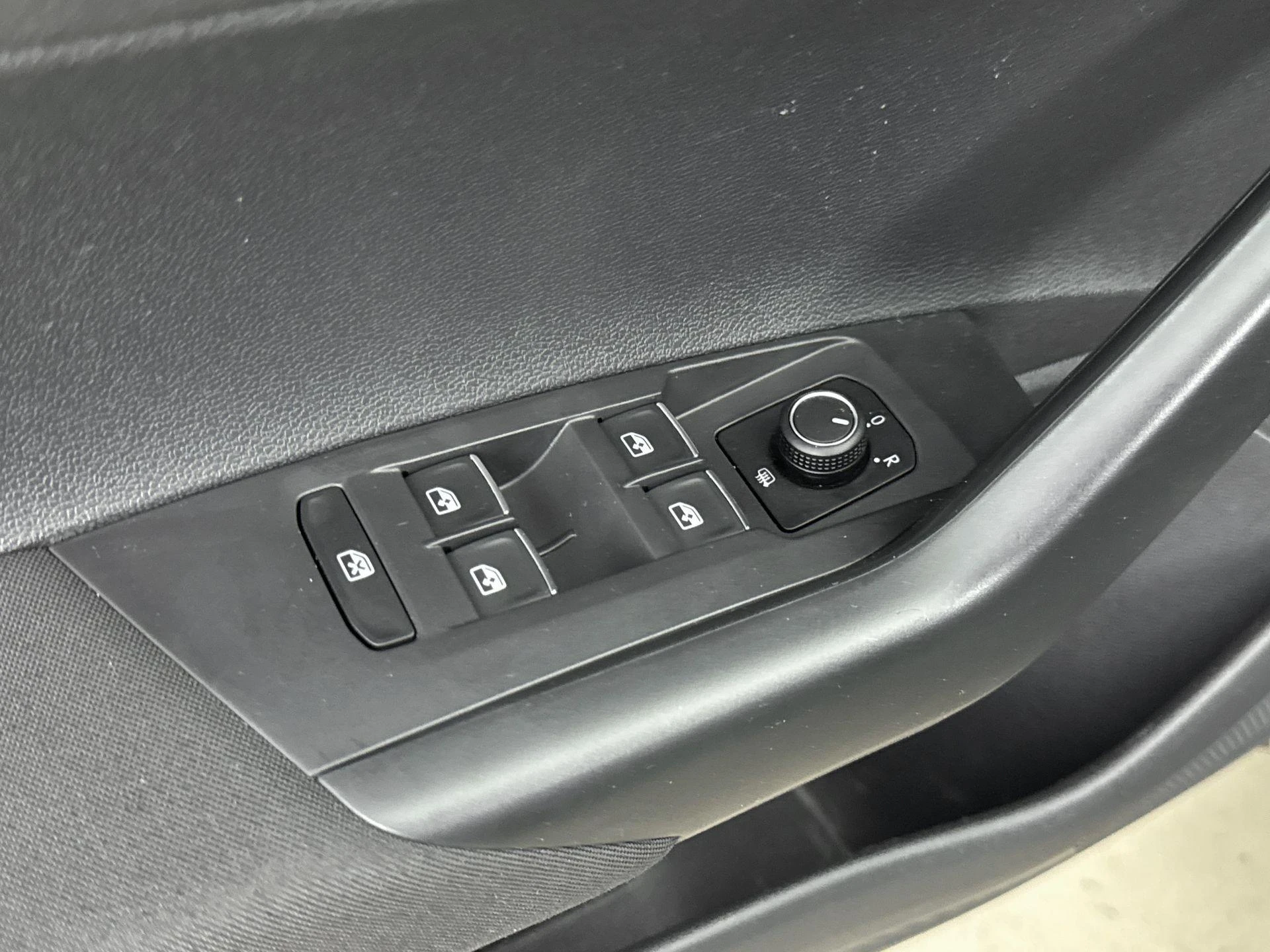 Volkswagen-Polo-image-12