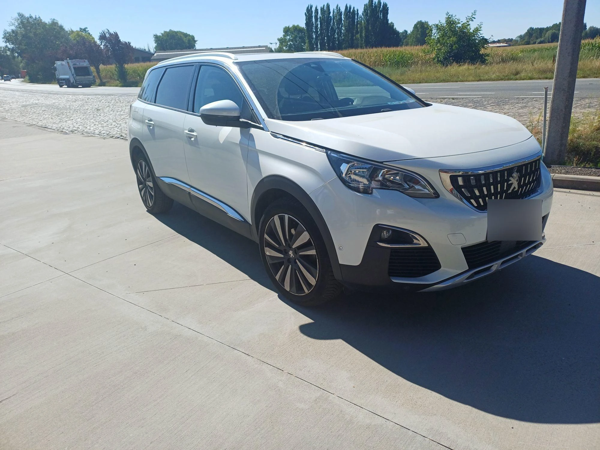 Peugeot-5008-image-1