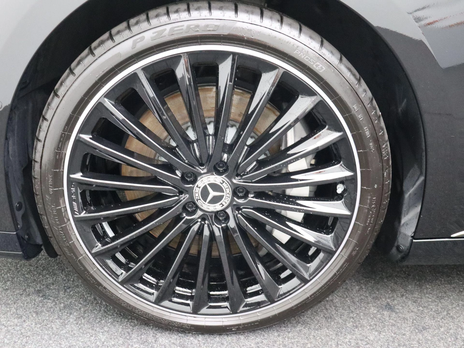 Mercedes-Benz EQE 300 AMG Line + PANORAMISCH DAK + AIRMATIC +