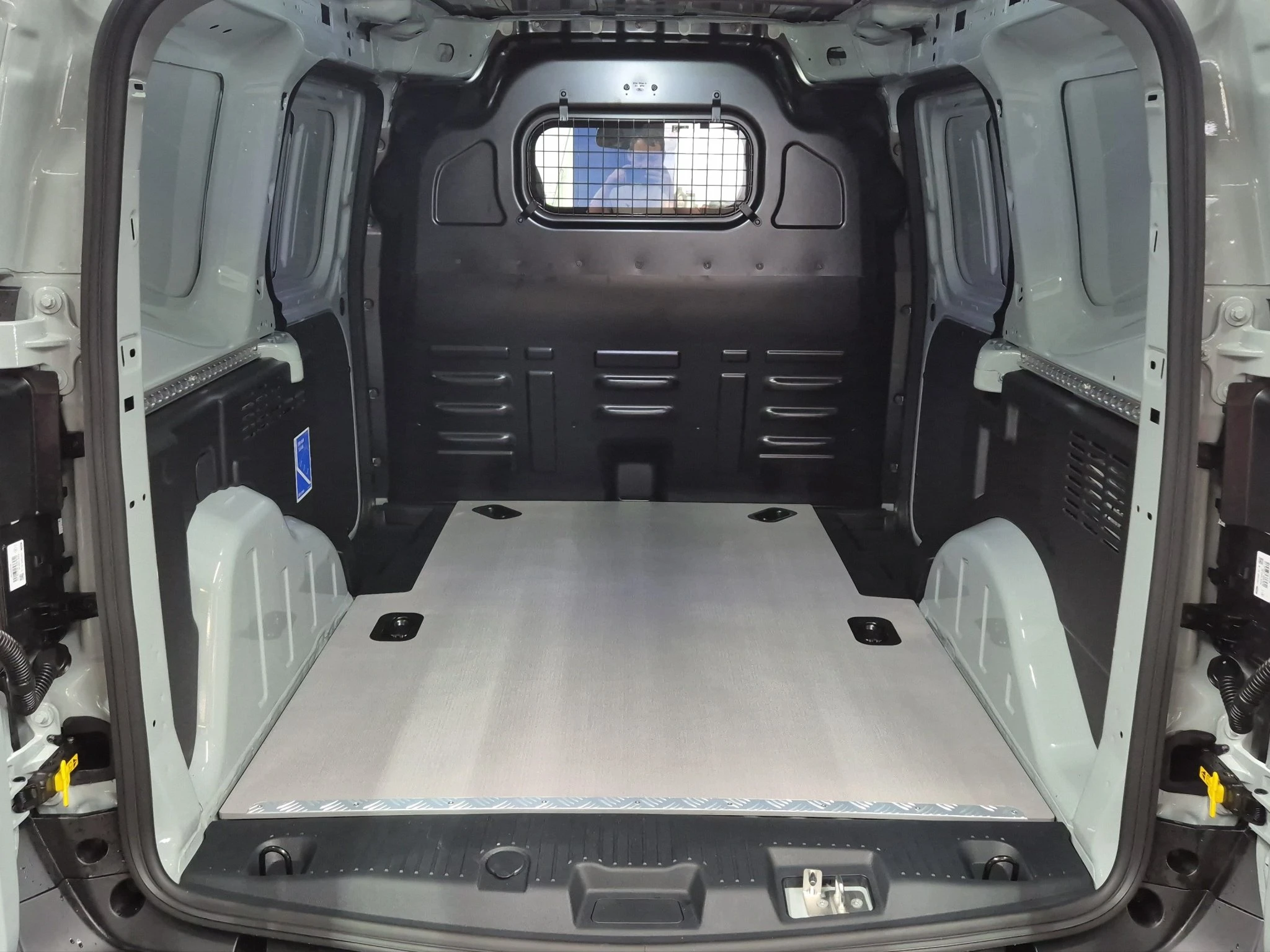 Ford-Transit Courier-image-16