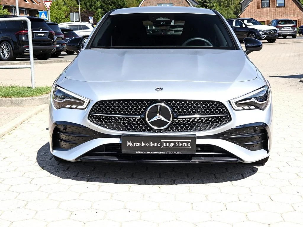 Mercedes-Benz-CLA 200-image-3