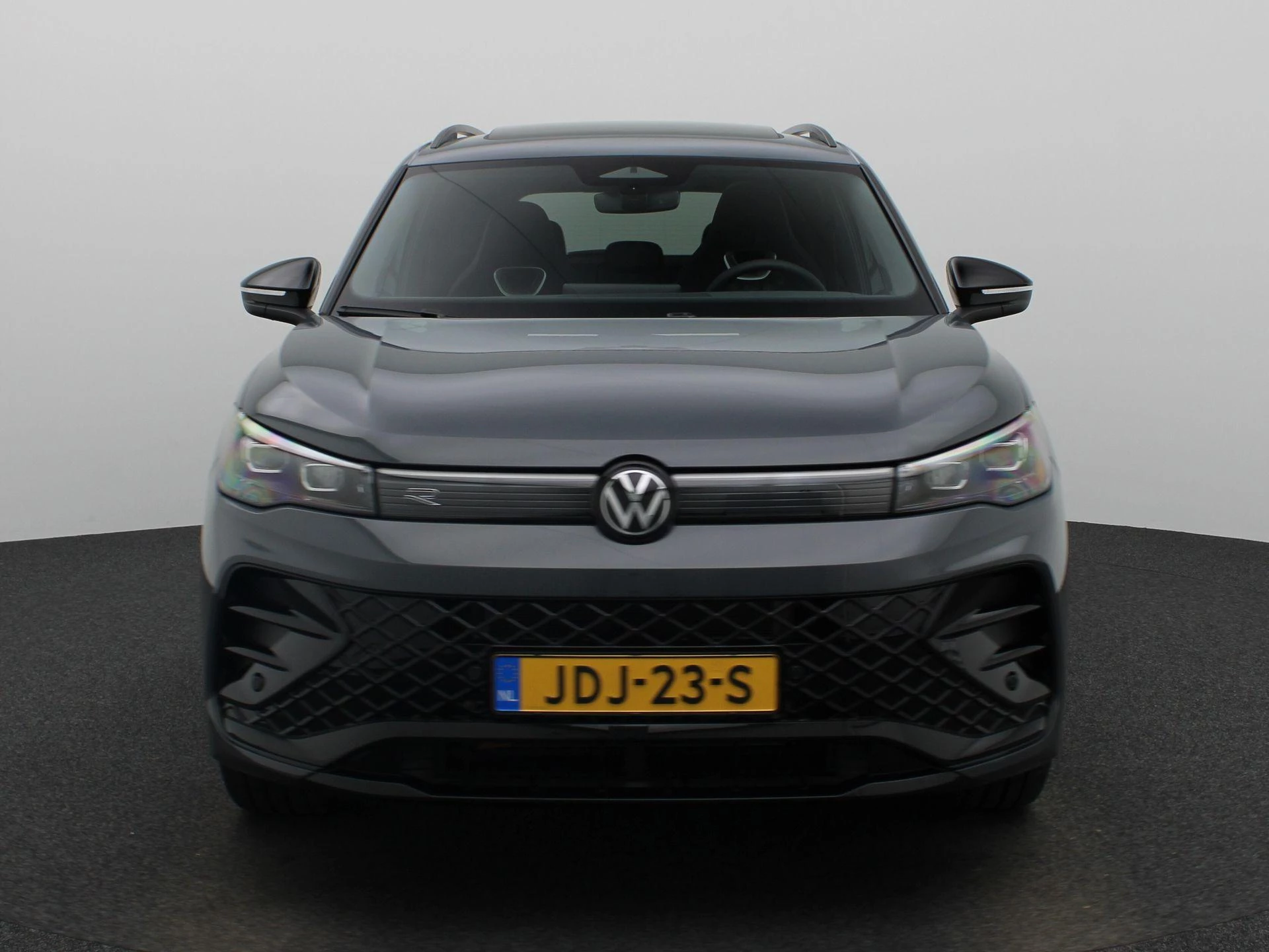 Volkswagen-Tiguan-image-2