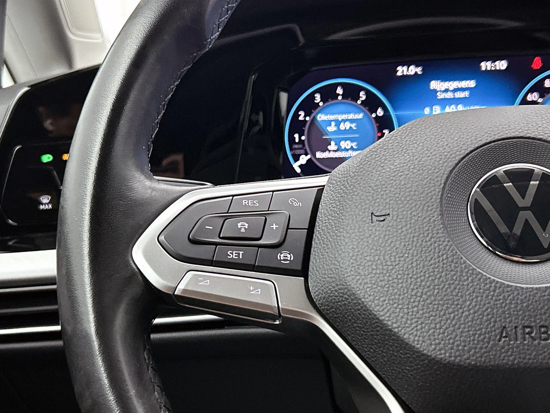 Volkswagen-Golf-image-5
