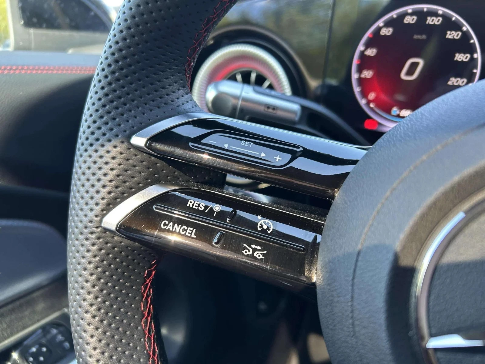 Mercedes-Benz-CLA-image-12