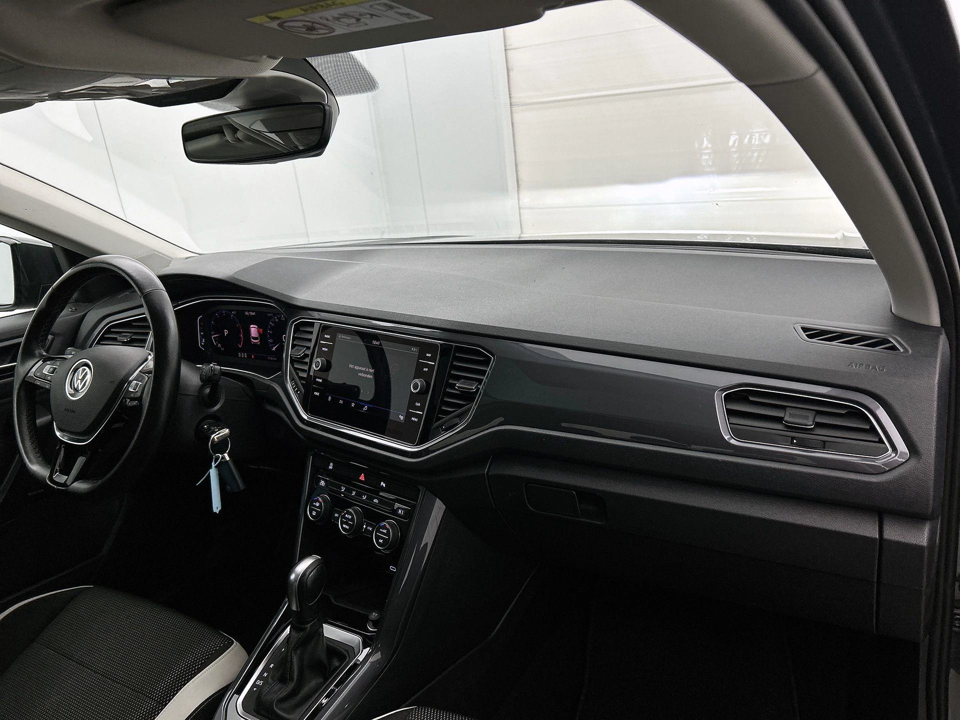 Volkswagen-T-Roc-image-18