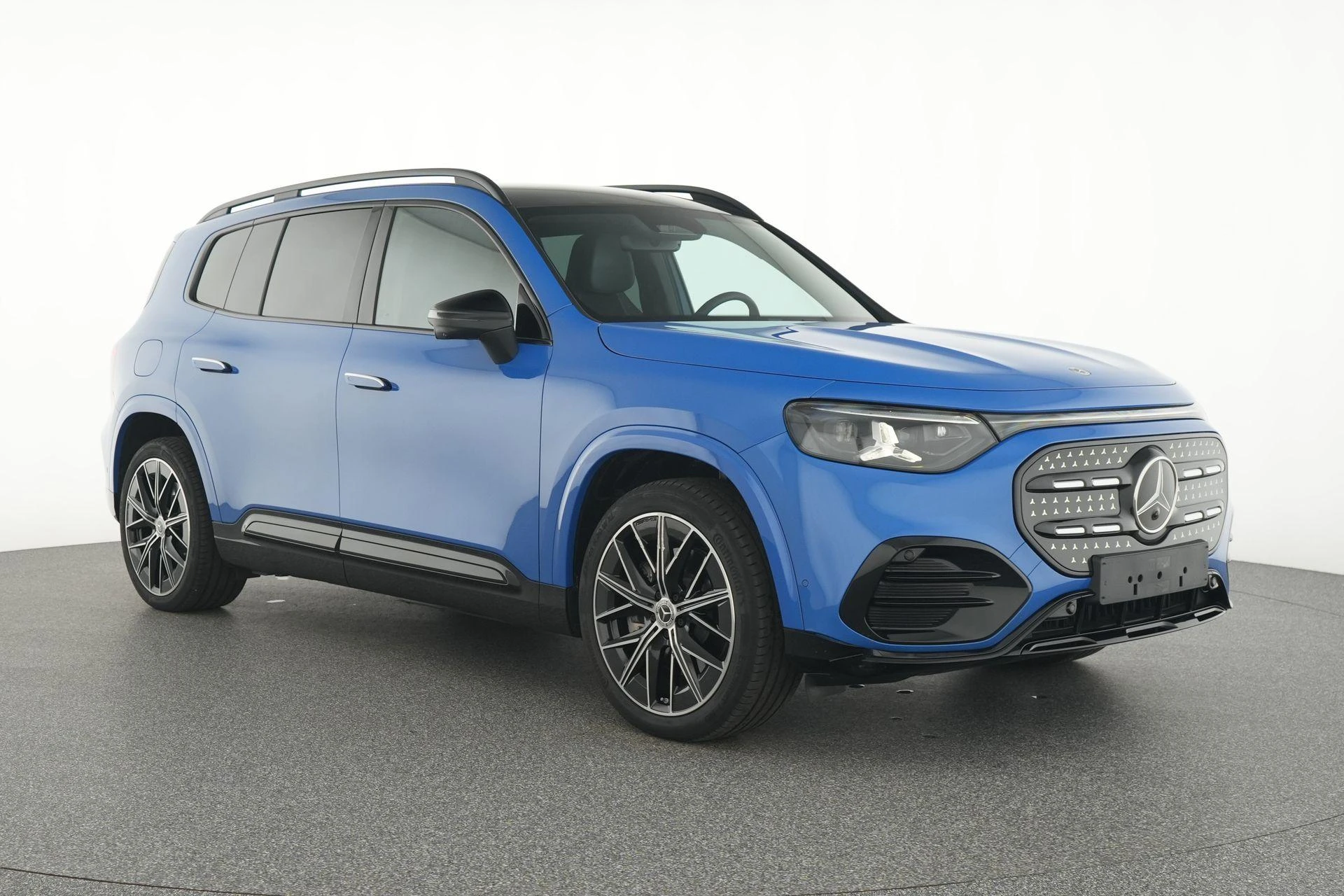 Mercedes-Benz-GLB-image-1