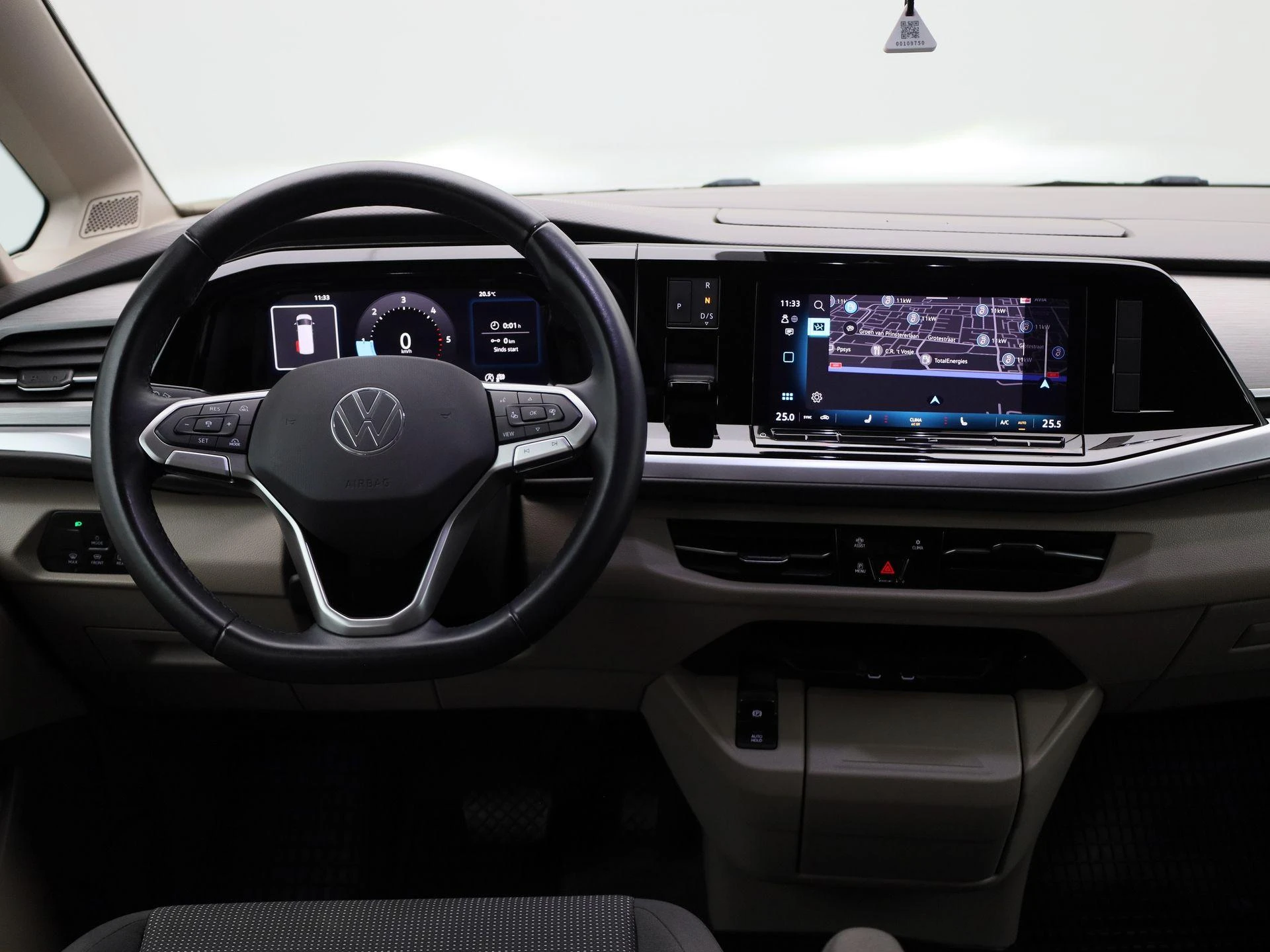 Volkswagen-Multivan-image-6