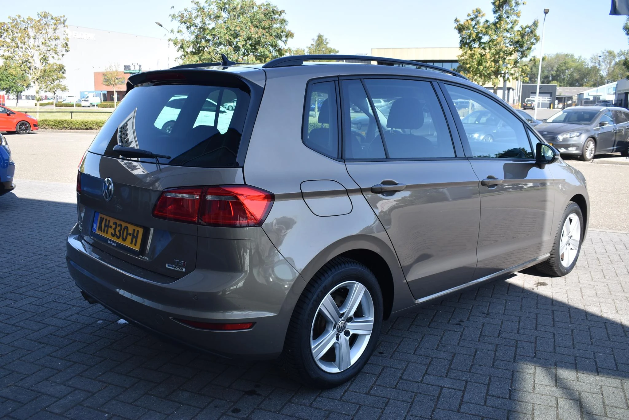 Volkswagen-Golf Sportsvan-image-4