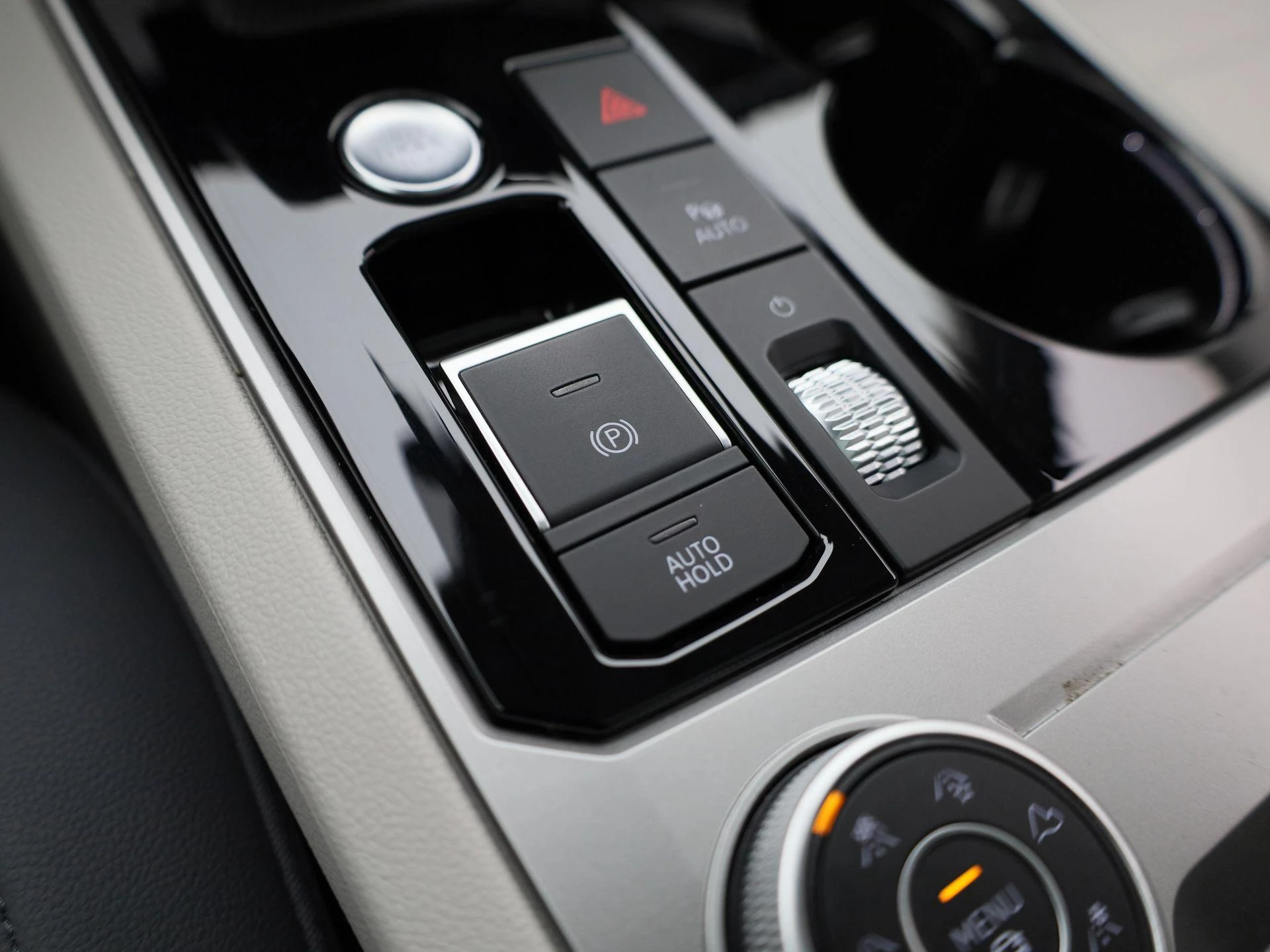 Volkswagen-Touareg-image-32